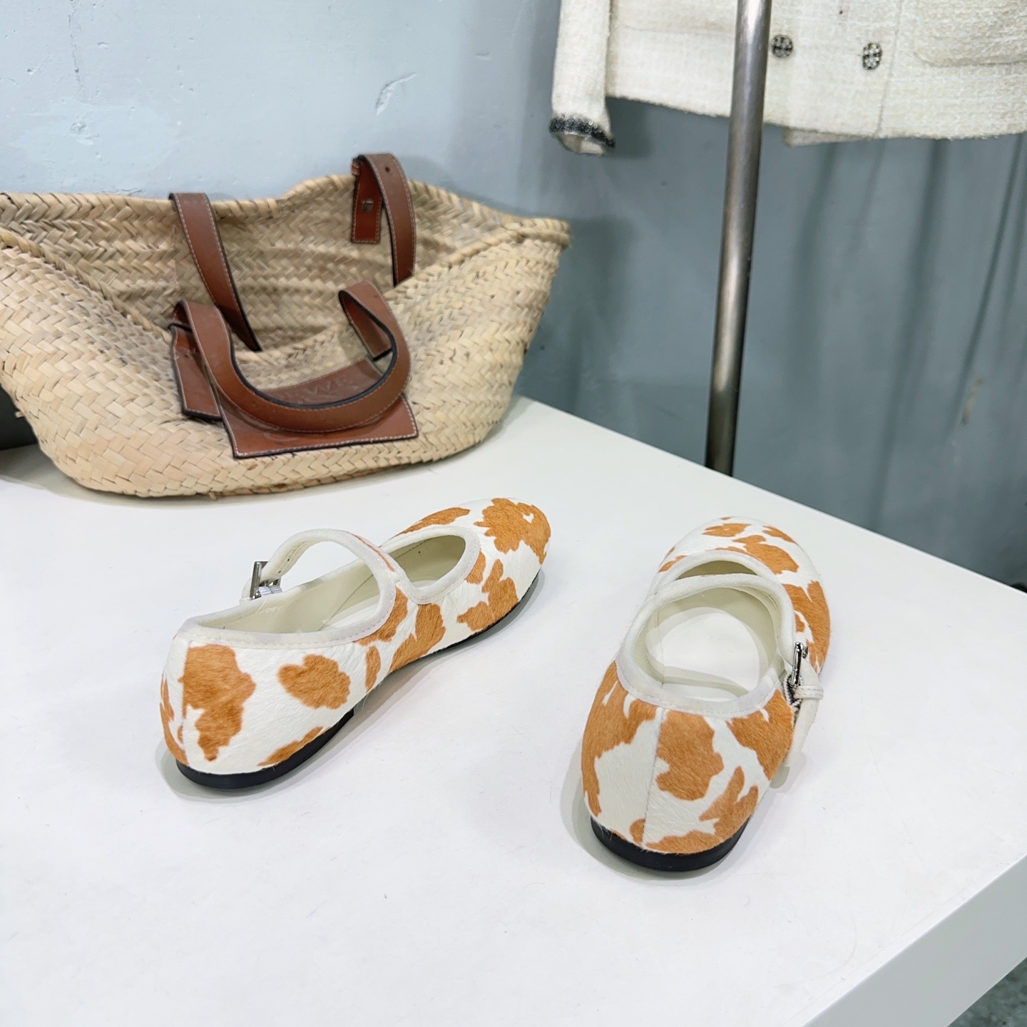 High-Quality Retro Mary Jane Flats: Simple Design, Imported Cheetah Skin, Original Rubber Base. - 图片 4