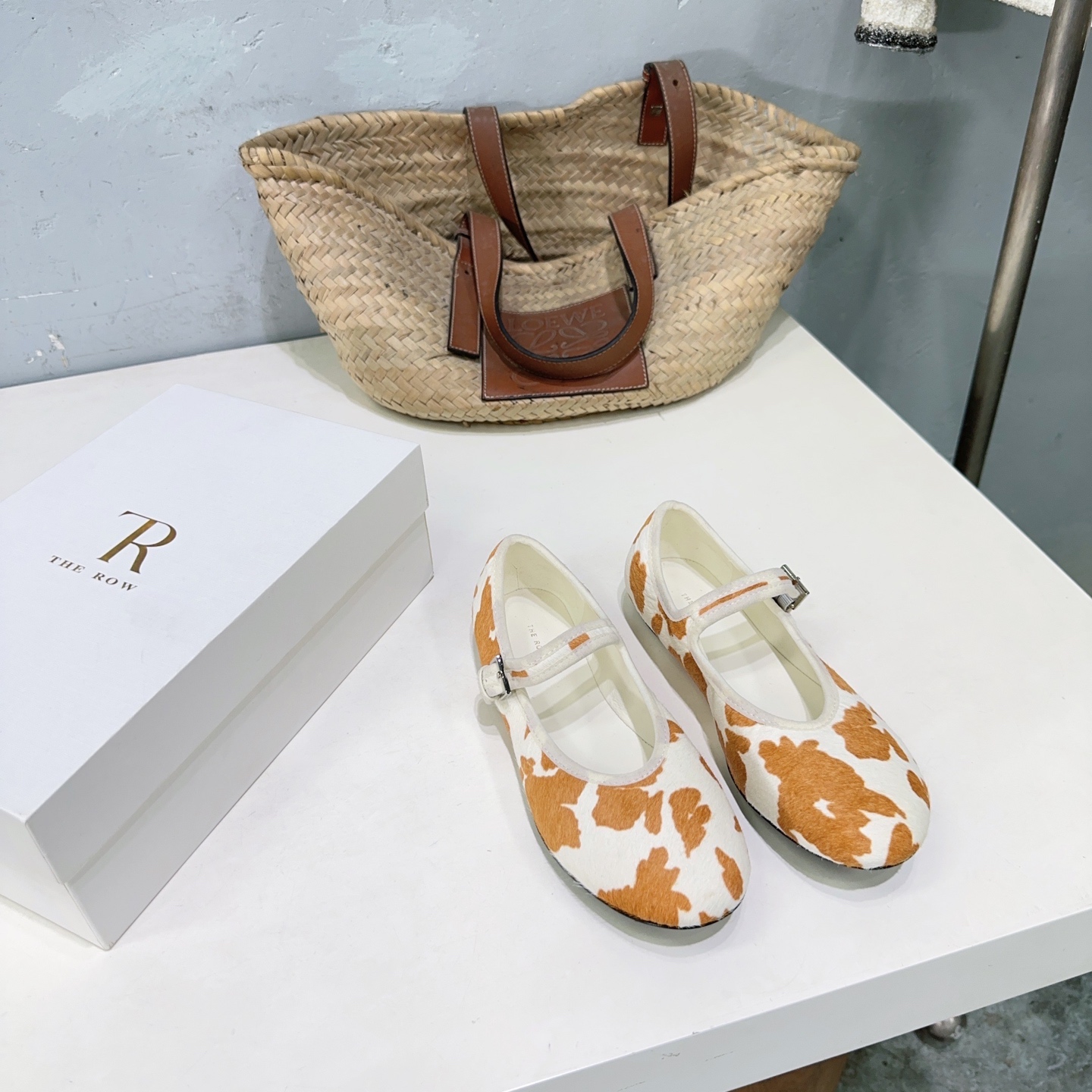 High-Quality Retro Mary Jane Flats: Simple Design, Imported Cheetah Skin, Original Rubber Base. - 图片 5