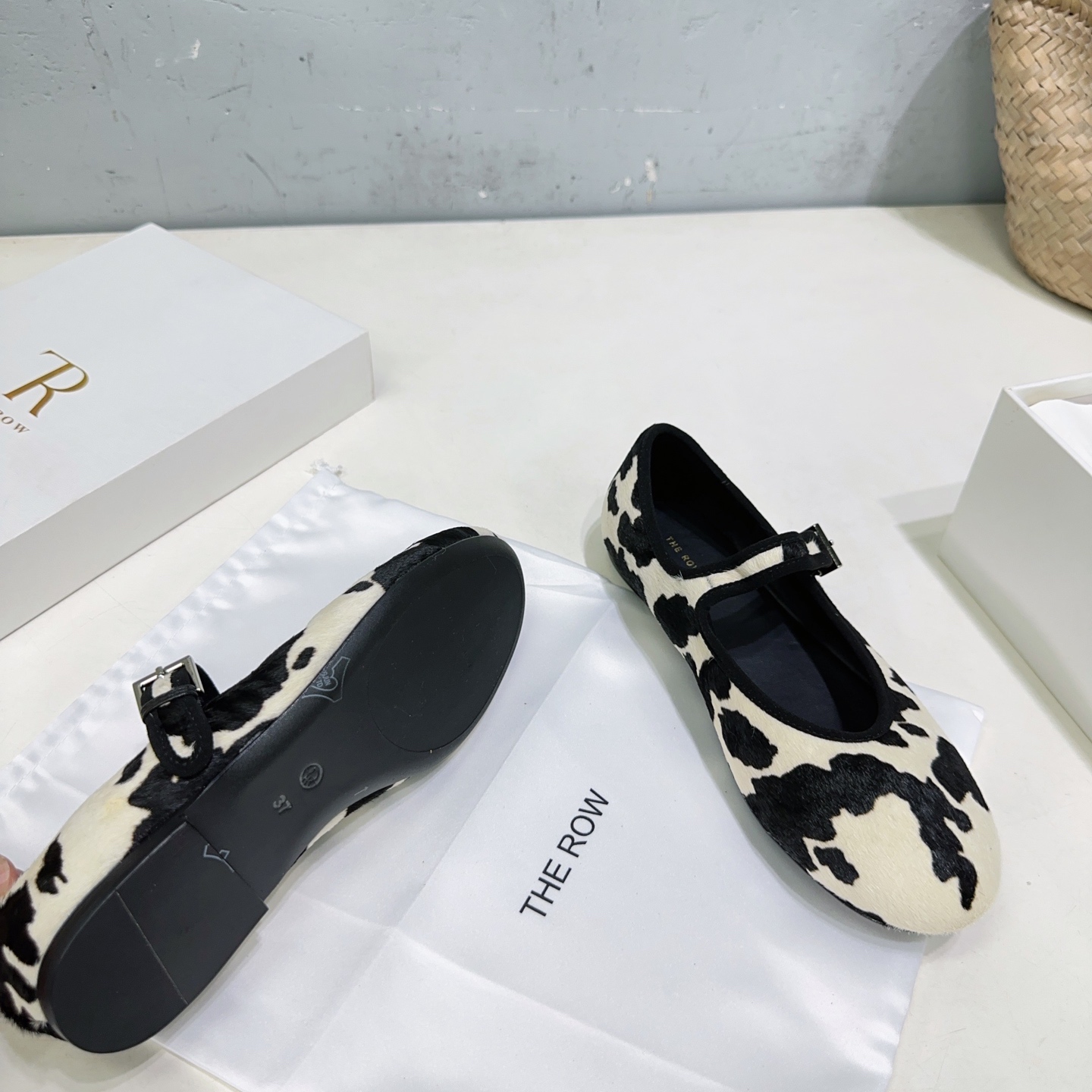 High-Quality Retro Flat Shoes: Unique Design, Comfortable Fit, Imported Cheetah Skin - 图片 4