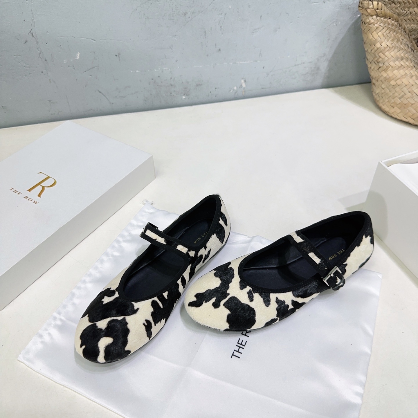 High-Quality Retro Flat Shoes: Unique Design, Comfortable Fit, Imported Cheetah Skin - 图片 3