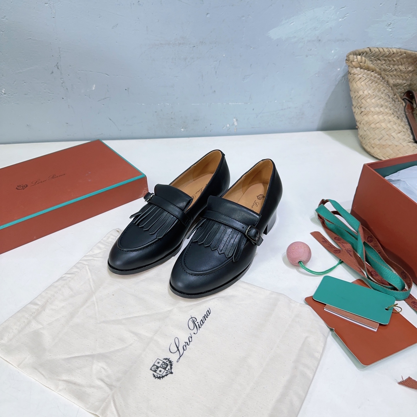 Luxury Italian Recreational Shoes: Loro Piana Oxen Leather Loafers with Classic Design - 图片 6