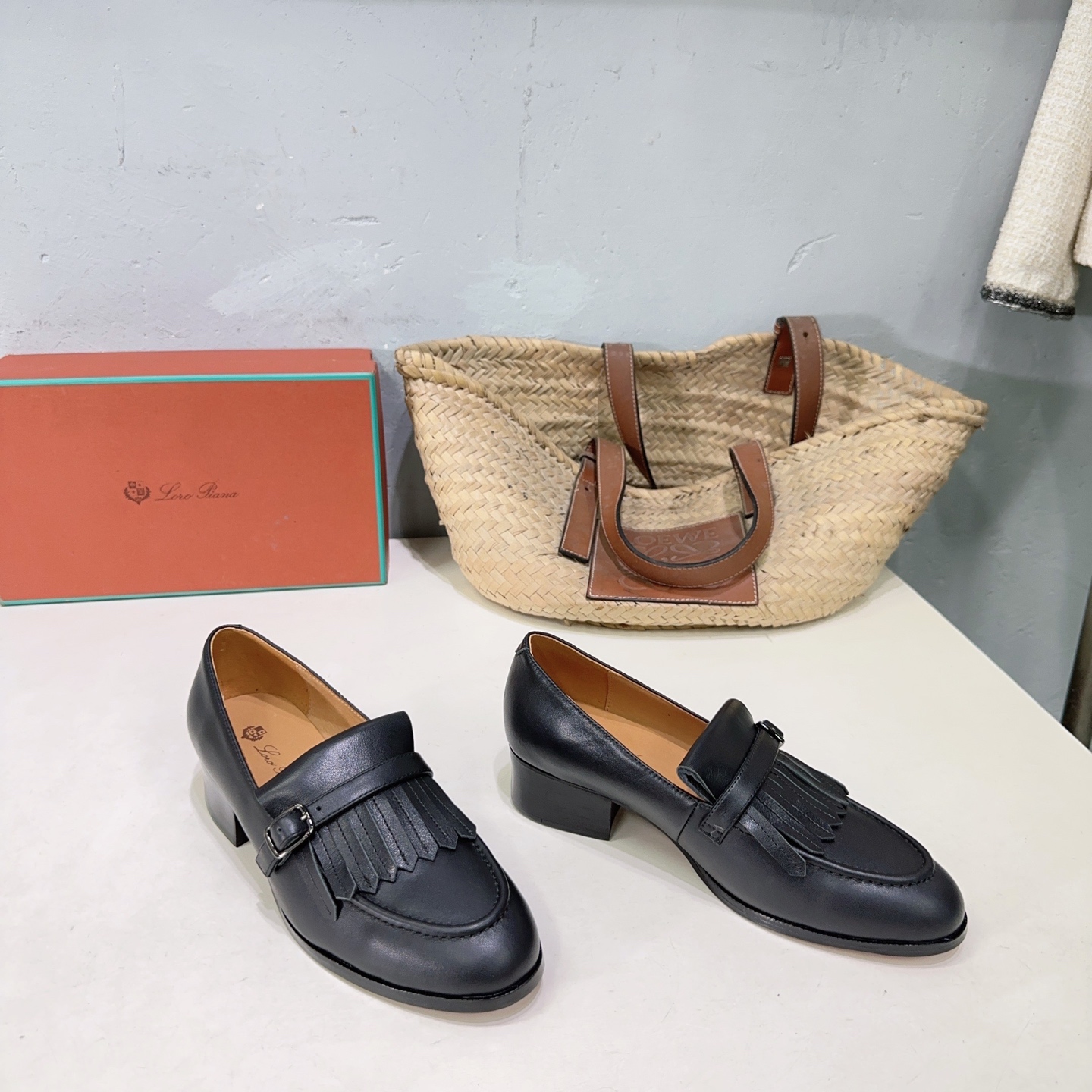 Luxury Italian Recreational Shoes: Loro Piana Oxen Leather Loafers with Classic Design - 图片 1