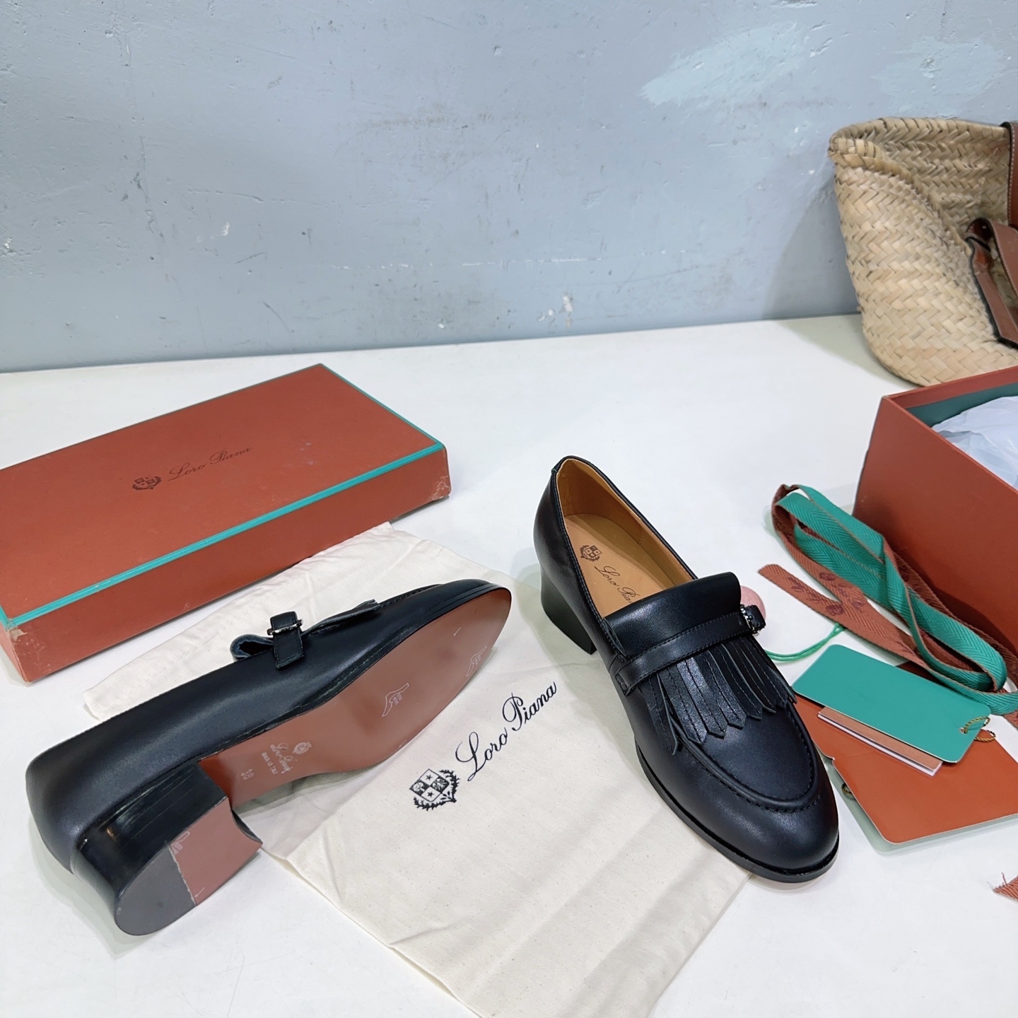 Luxury Italian Recreational Shoes: Loro Piana Oxen Leather Loafers with Classic Design - 图片 8