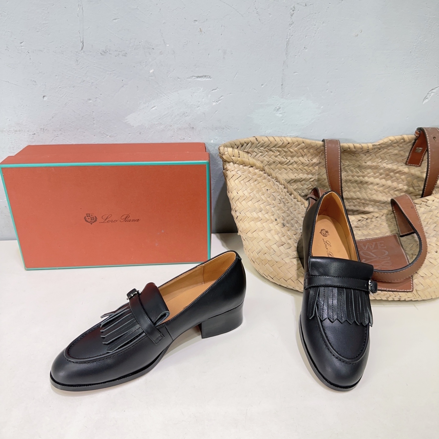 Luxury Italian Recreational Shoes: Loro Piana Oxen Leather Loafers with Classic Design - 图片 2