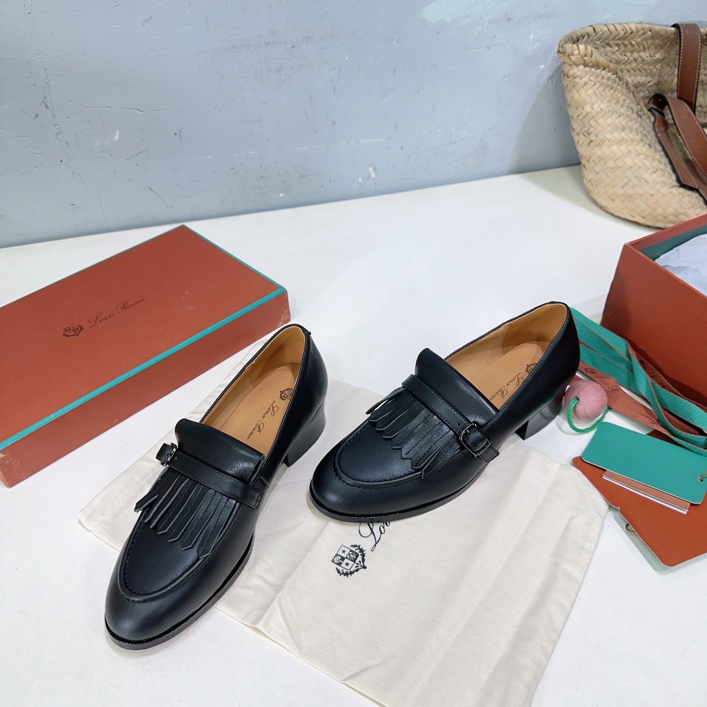 Luxury Italian Recreational Shoes: Loro Piana Oxen Leather Loafers with Classic Design - 图片 9