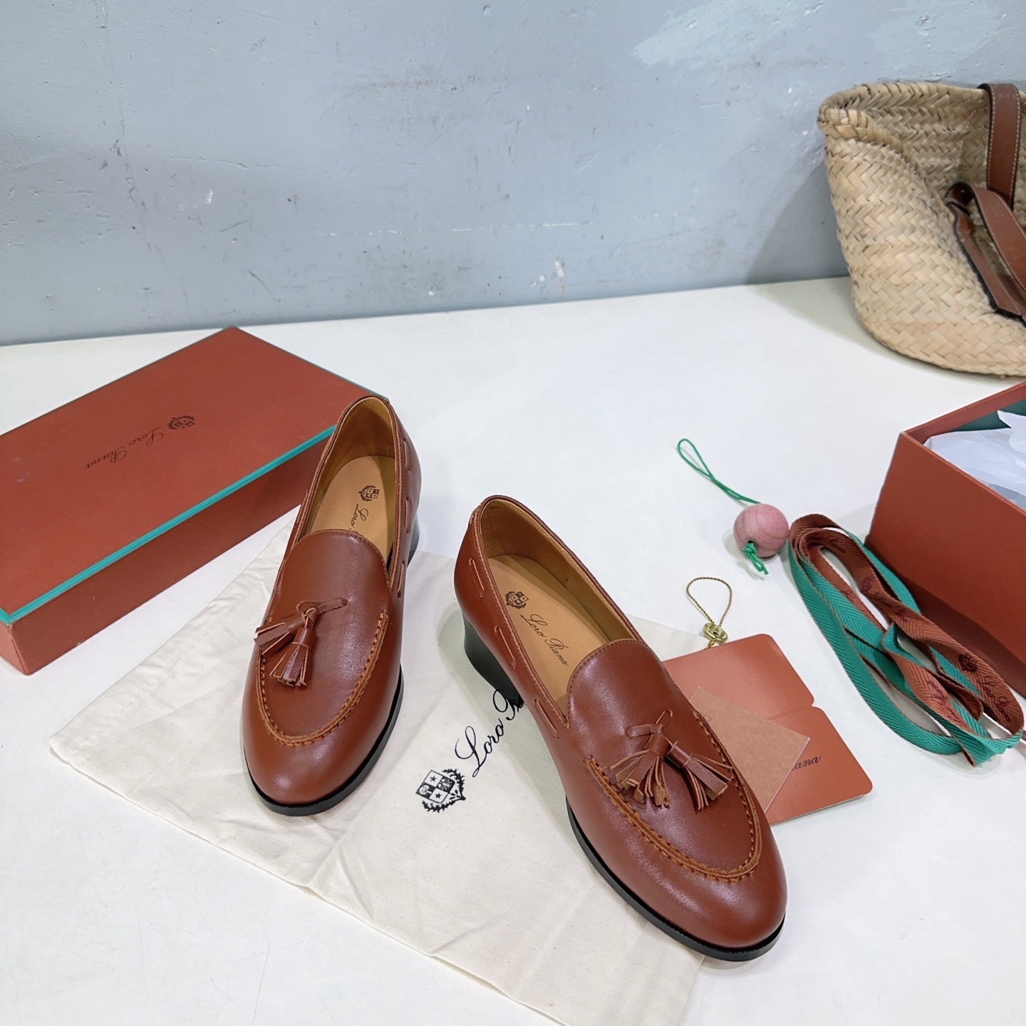 Luxury Italian Recreational Shoes: Ox Leather, Quality Craftsmanship, Timeless Design