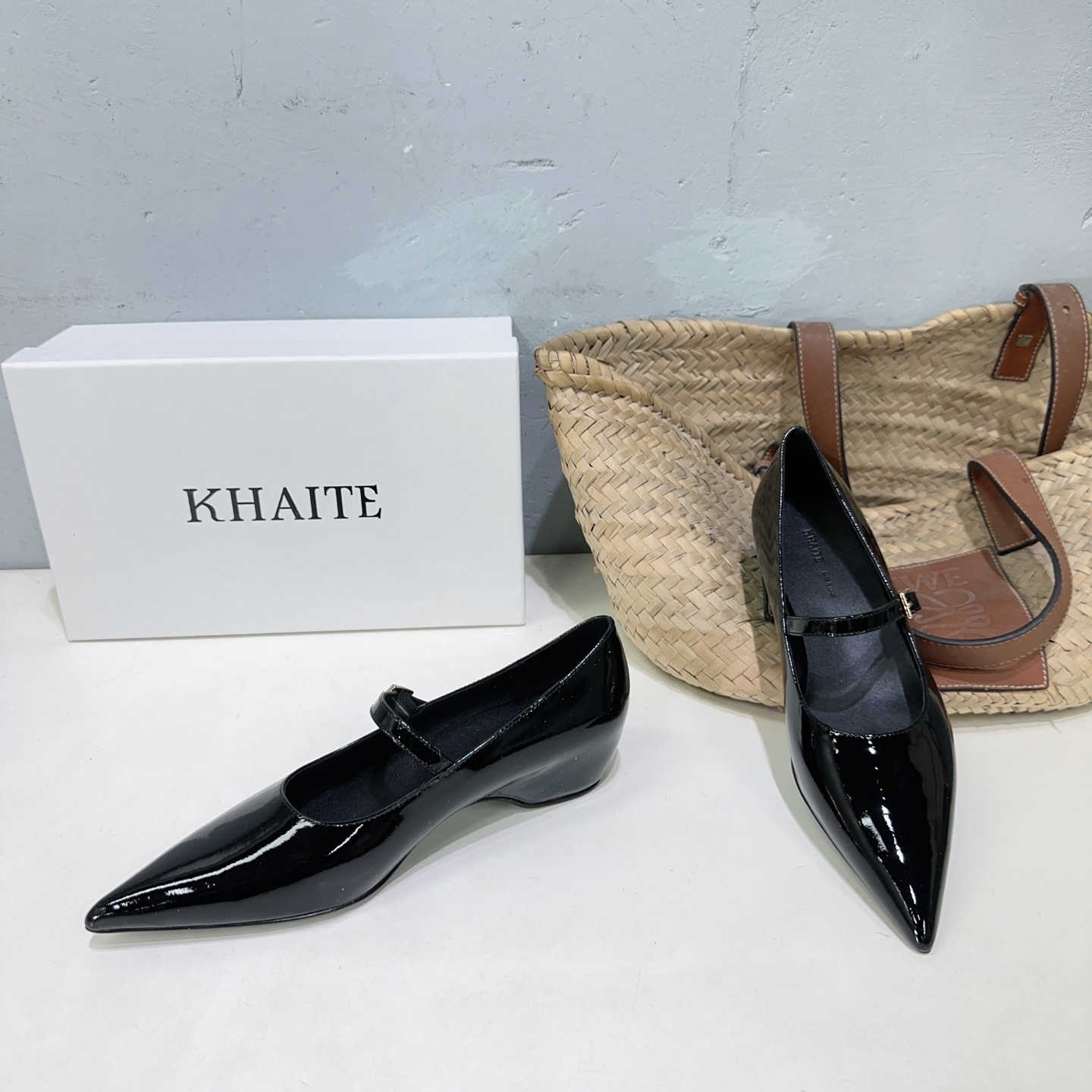“Khaite 25 New Retropolis: Avant-Garde Design with High-Quality Italian Leather – Review & Details” - 图片 2