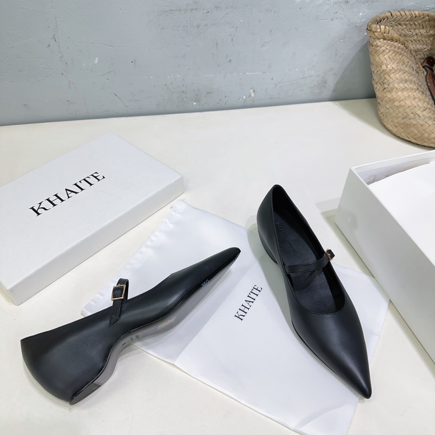 “Khaite 25 New Retropolis Mary Jane Shoe Review: Avant-Garde Design with Italian Leather” - 图片 8