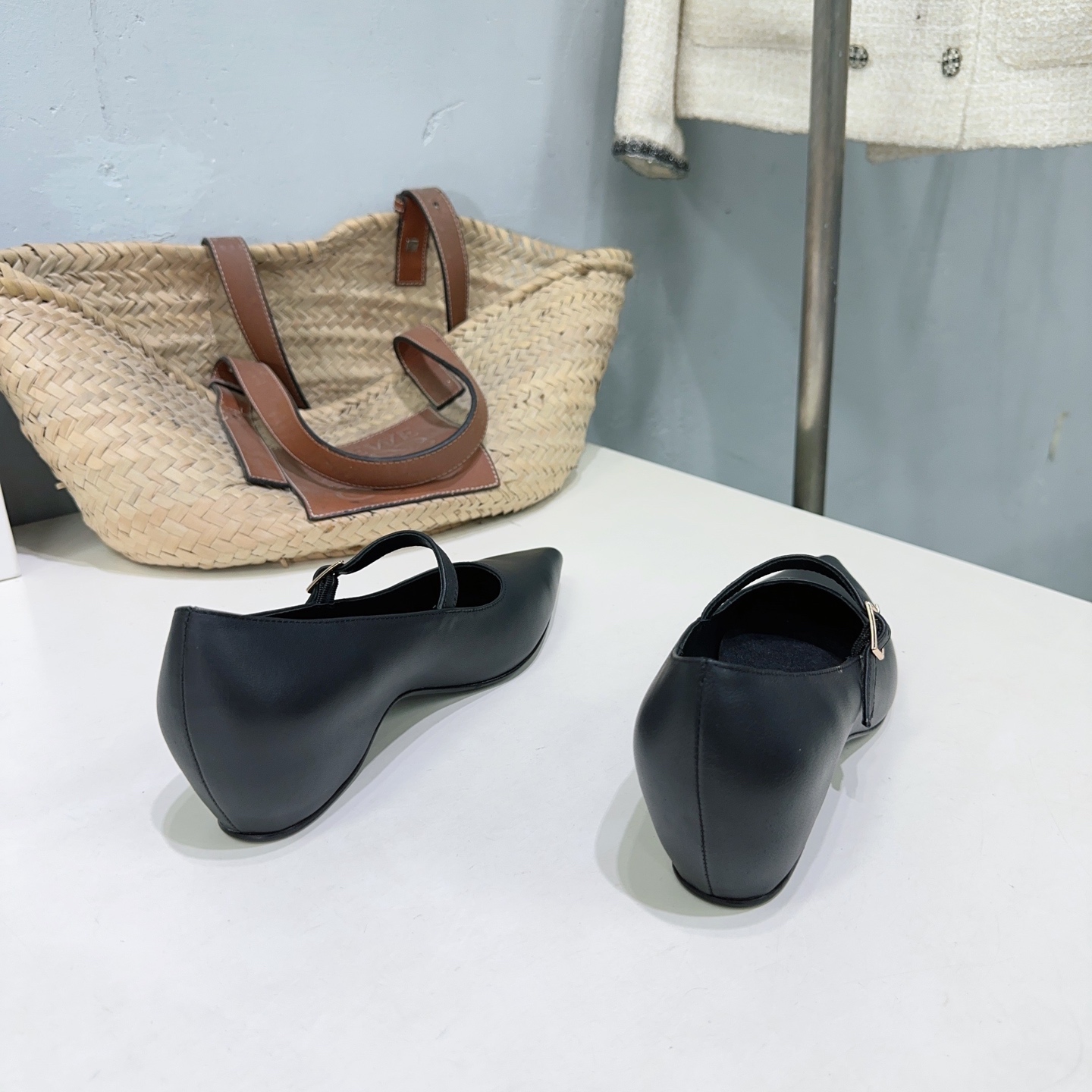 “Khaite 25 New Retropolis Mary Jane Shoe Review: Avant-Garde Design with Italian Leather” - 图片 4