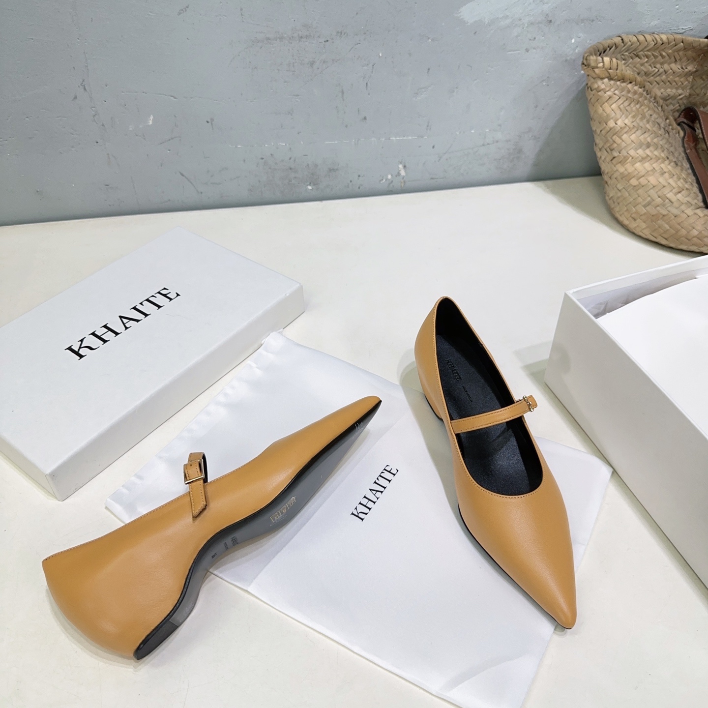 Khaite 25 New Retropolis and Mary Jane’s Head: Avant-garde Design in High-Quality Italian Leather - 图片 2