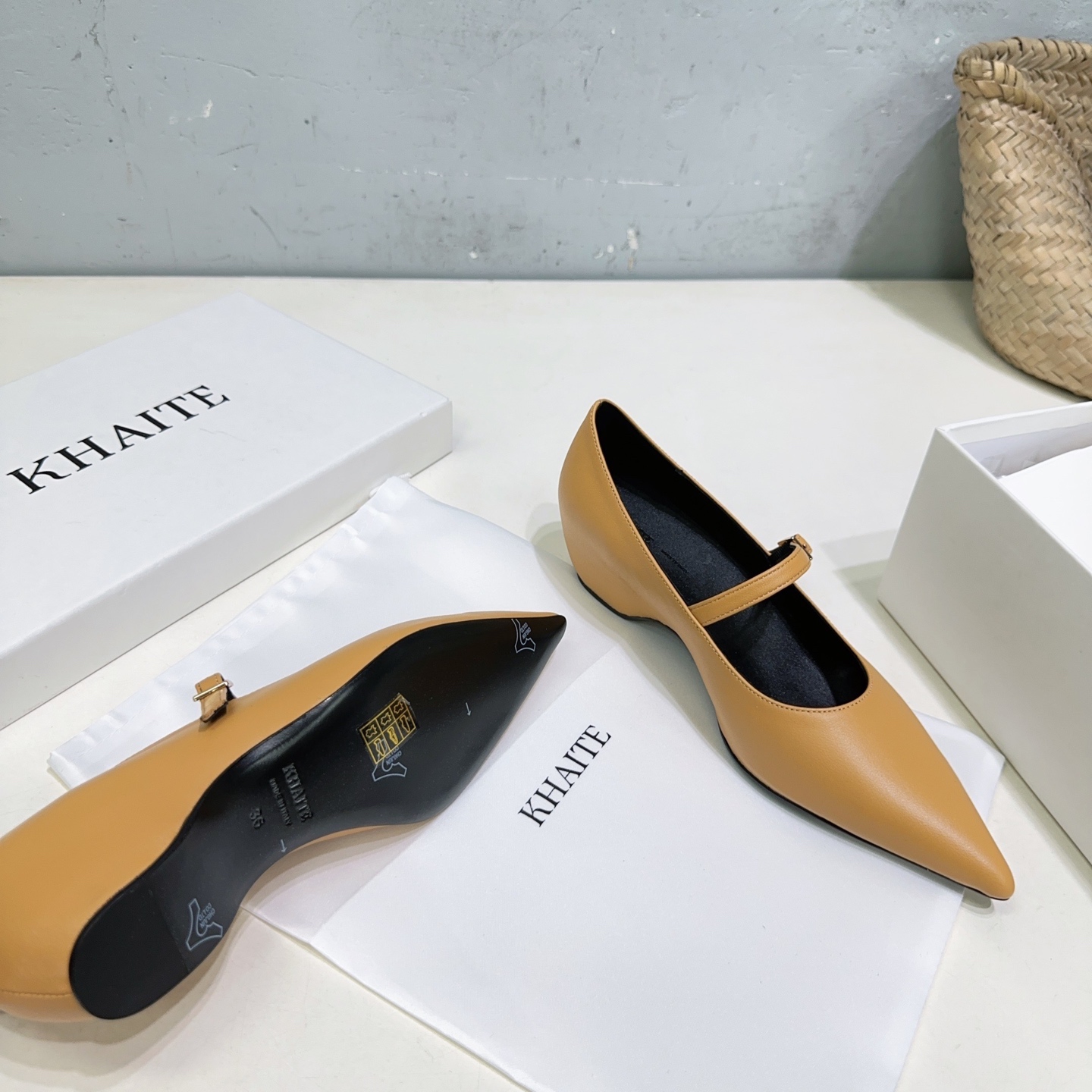 Khaite 25 New Retropolis and Mary Jane’s Head: Avant-garde Design in High-Quality Italian Leather - 图片 9