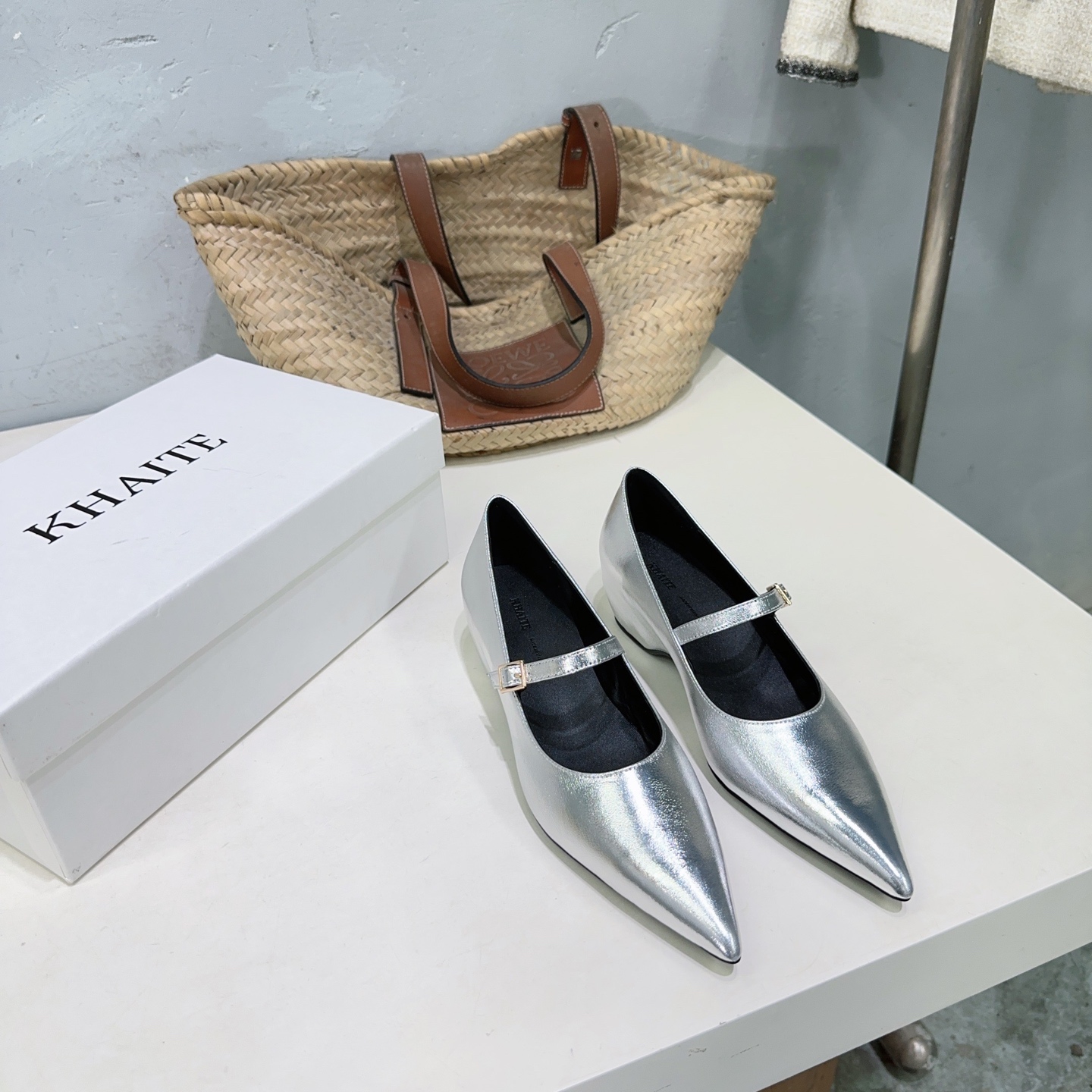 “Khaite: Avant-Garde Design & Italian Leather Shoes | High Quality Fashion Brand for Independent Women” - 图片 5
