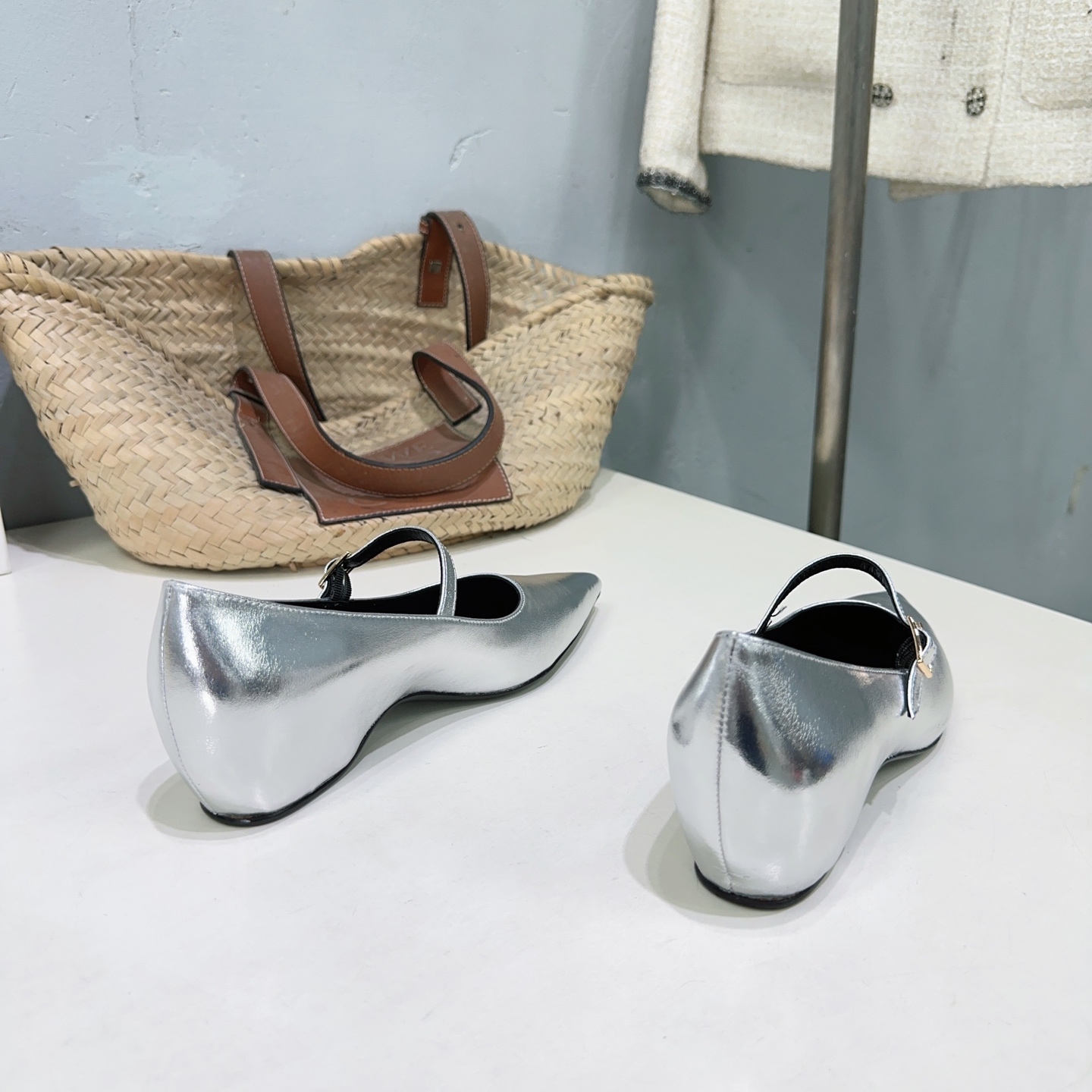 “Khaite: Avant-Garde Design & Italian Leather Shoes | High Quality Fashion Brand for Independent Women” - 图片 4