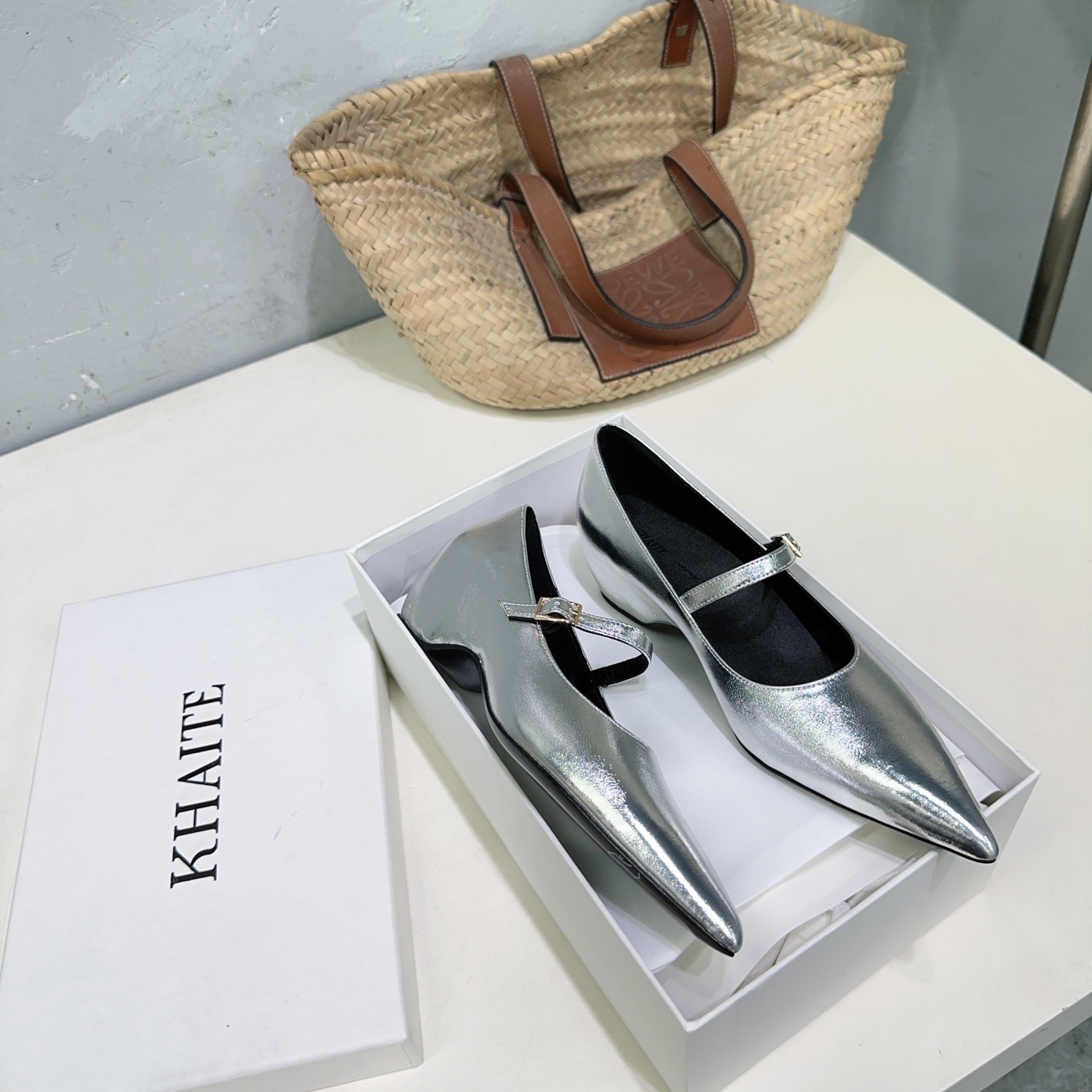“Khaite: Avant-Garde Design & Italian Leather Shoes | High Quality Fashion Brand for Independent Women” - 图片 6