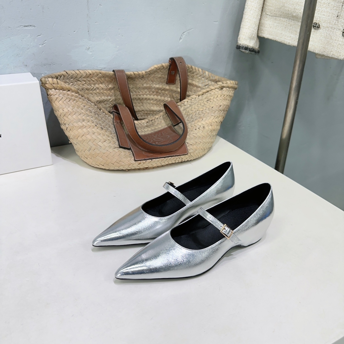 “Khaite: Avant-Garde Design & Italian Leather Shoes | High Quality Fashion Brand for Independent Women” - 图片 3
