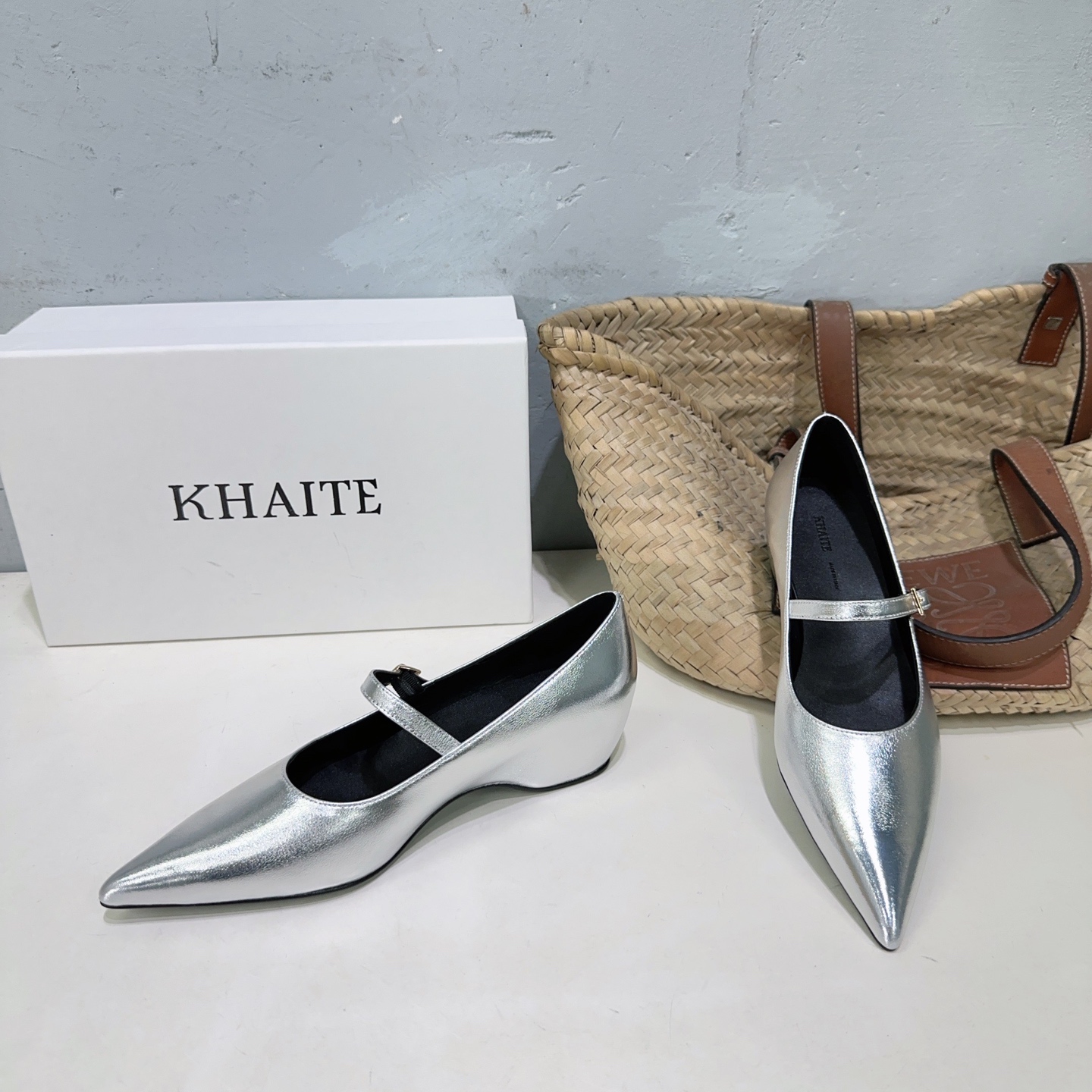 “Khaite: Avant-Garde Design & Italian Leather Shoes | High Quality Fashion Brand for Independent Women” - 图片 2