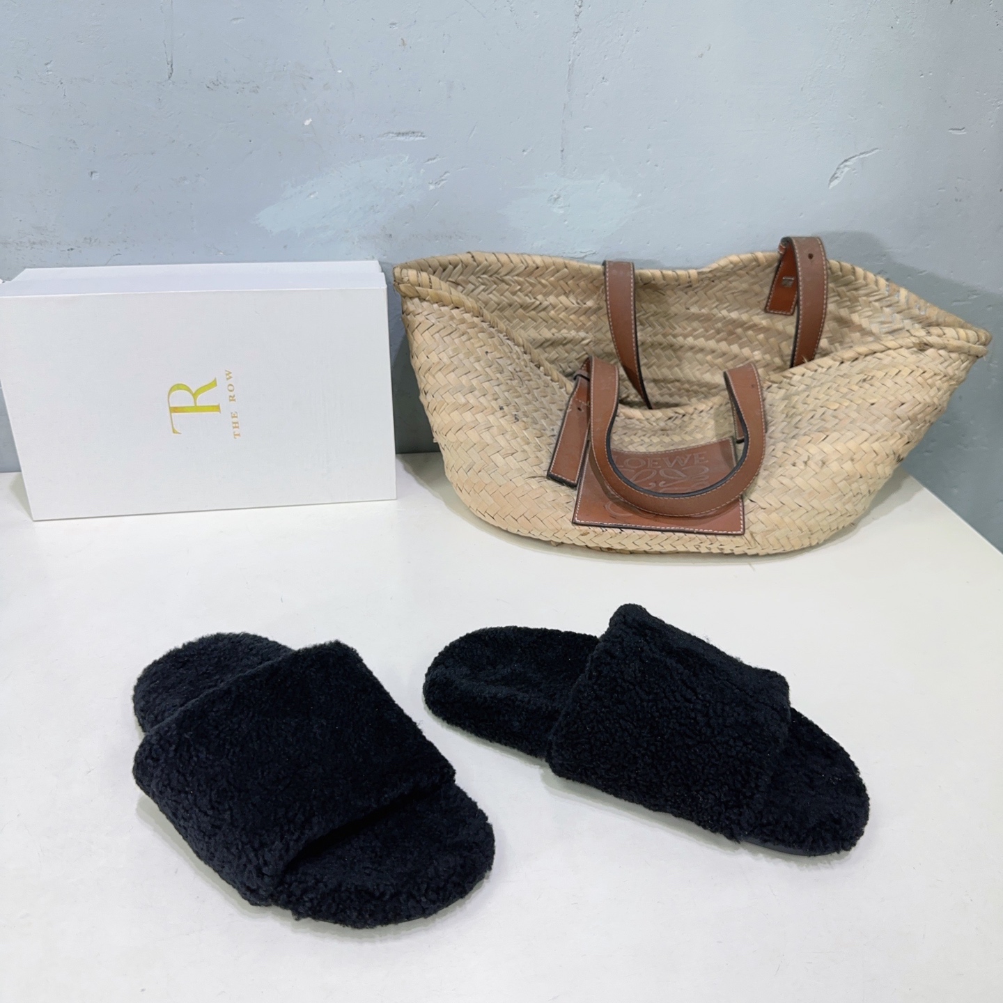 “European Class A Wool Shoes: High Quality, Cozy, and Cute, Sizes 35-41 with Original Packaging”