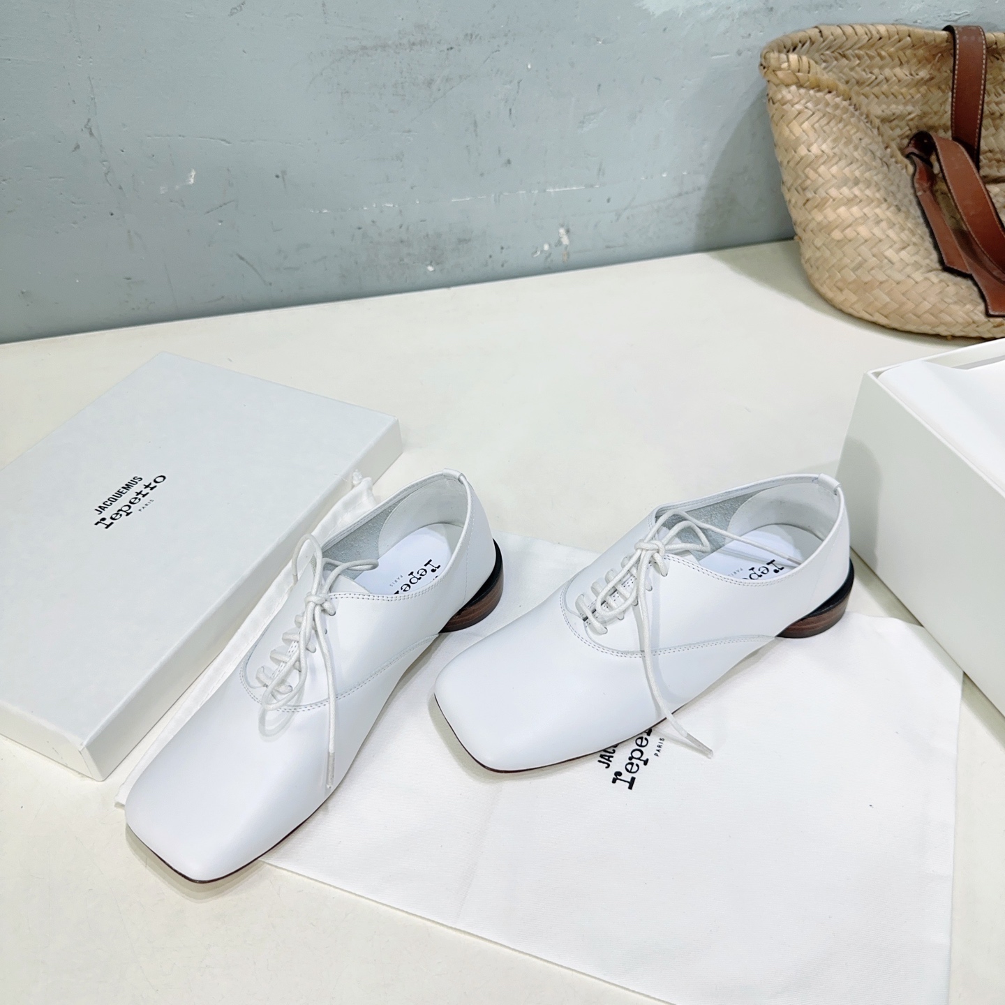 Title: Jacquesquemus x Repetto 25 Autumn Shoe Collection Summary Summary: French brands Jacquesquemus and Repetto collaborate on sculptural ballet shoes with unique square head and round heel - 图片 3