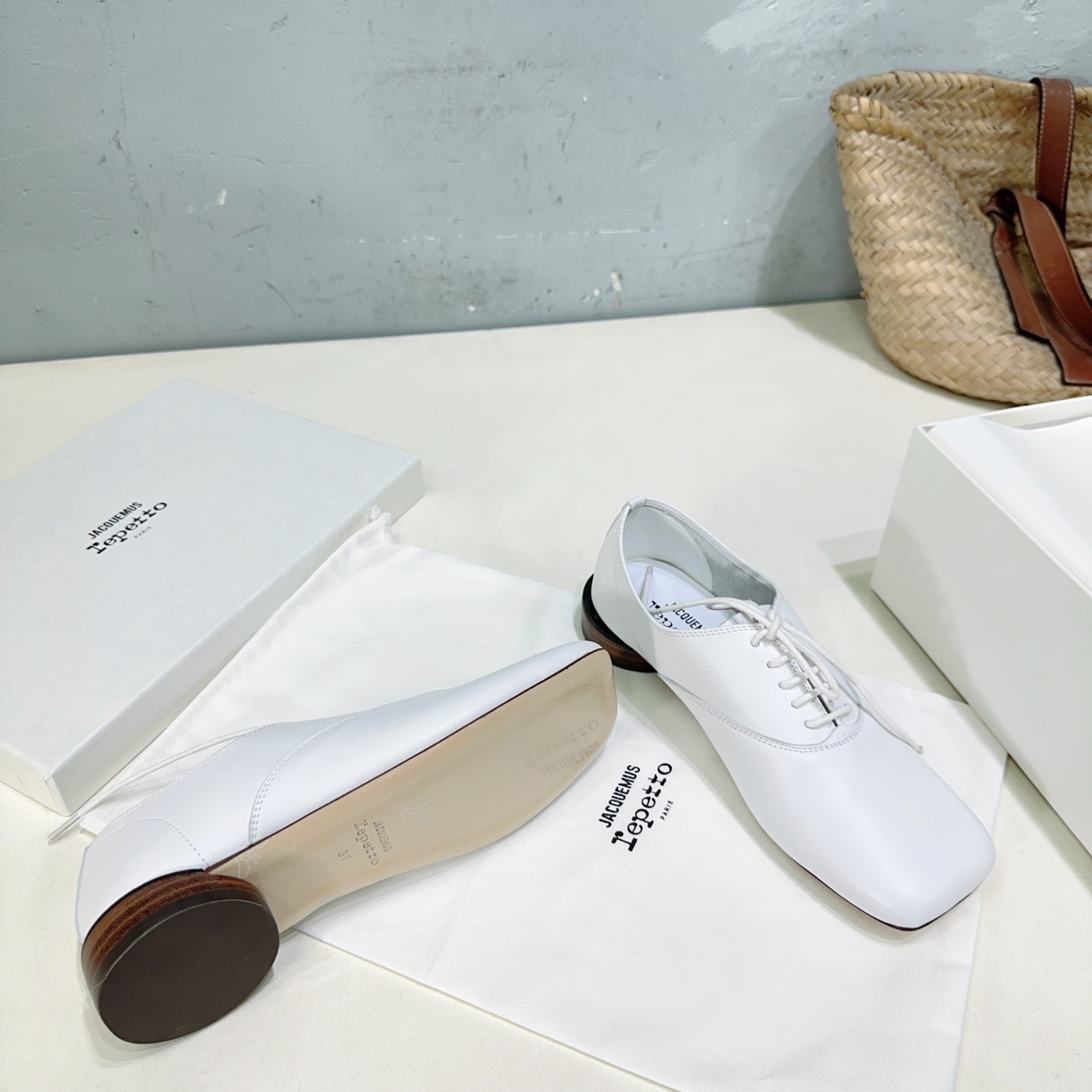Title: Jacquesquemus x Repetto 25 Autumn Shoe Collection Summary Summary: French brands Jacquesquemus and Repetto collaborate on sculptural ballet shoes with unique square head and round heel - 图片 9