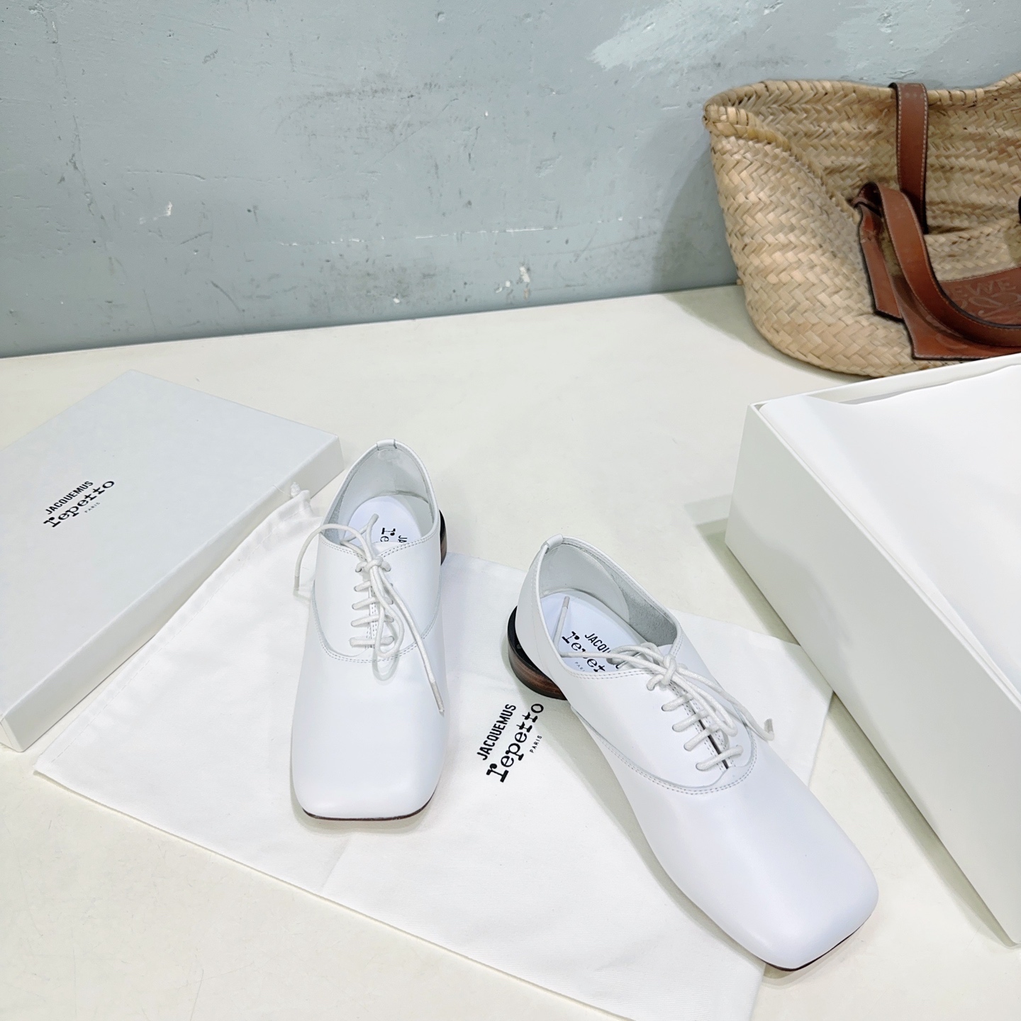 Title: Jacquesquemus x Repetto 25 Autumn Shoe Collection Summary Summary: French brands Jacquesquemus and Repetto collaborate on sculptural ballet shoes with unique square head and round heel - 图片 2