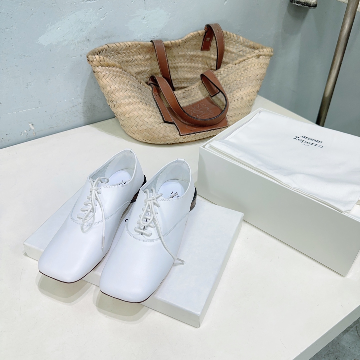 Title: Jacquesquemus x Repetto 25 Autumn Shoe Collection Summary Summary: French brands Jacquesquemus and Repetto collaborate on sculptural ballet shoes with unique square head and round heel - 图片 4