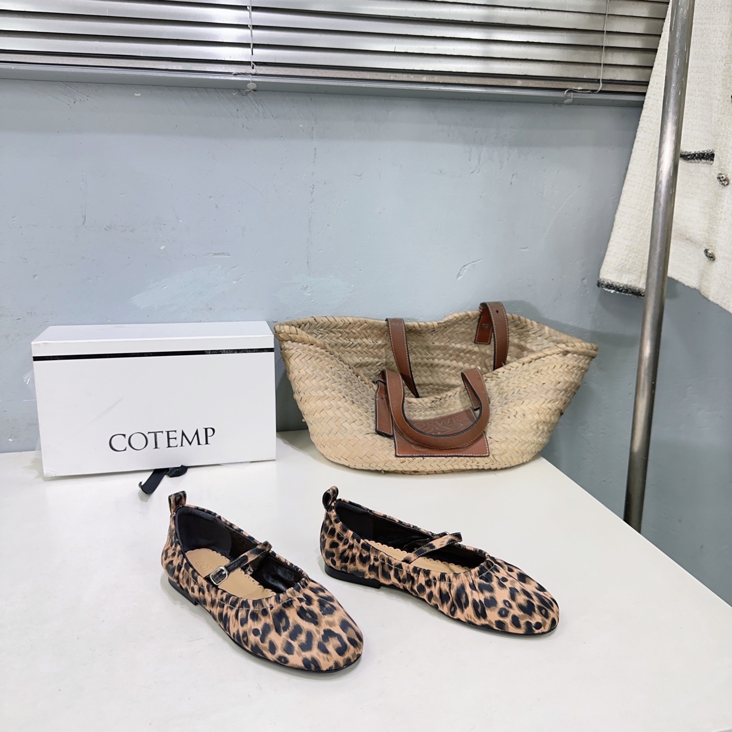 “New Cheetah Shoes: High-Quality Factory Model with Original Design and Range of Sizes”
