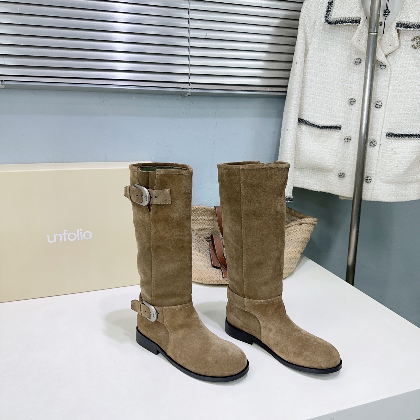 ¡Fábrica de alta calidad! Marca de moda de nicho 🔥 ¡Unfolio 26ss nuevas botas Martin con punta redonda y hebilla retro…