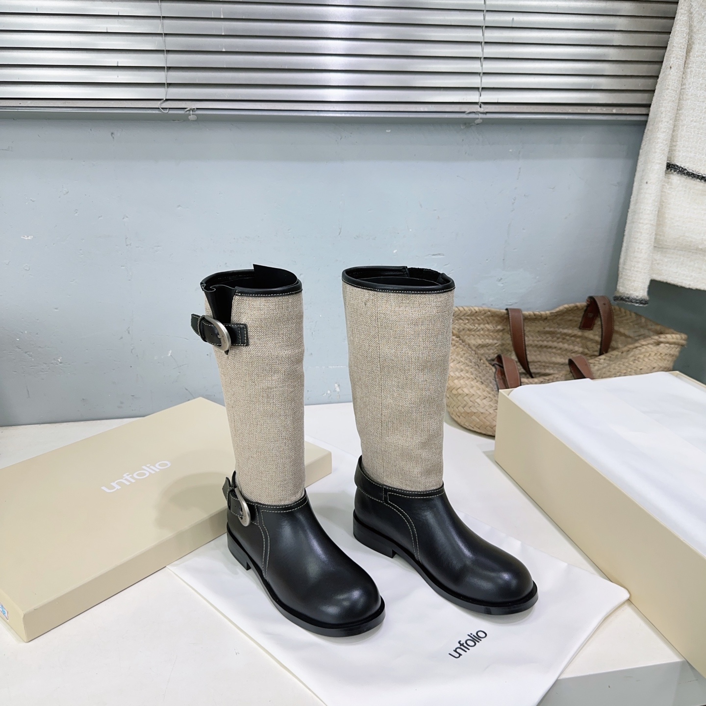 ¡Fábrica de alta calidad! Marca de moda de nicho 🔥 ¡Unfolio 26ss nuevas botas Martin con punta redonda y hebilla retro…