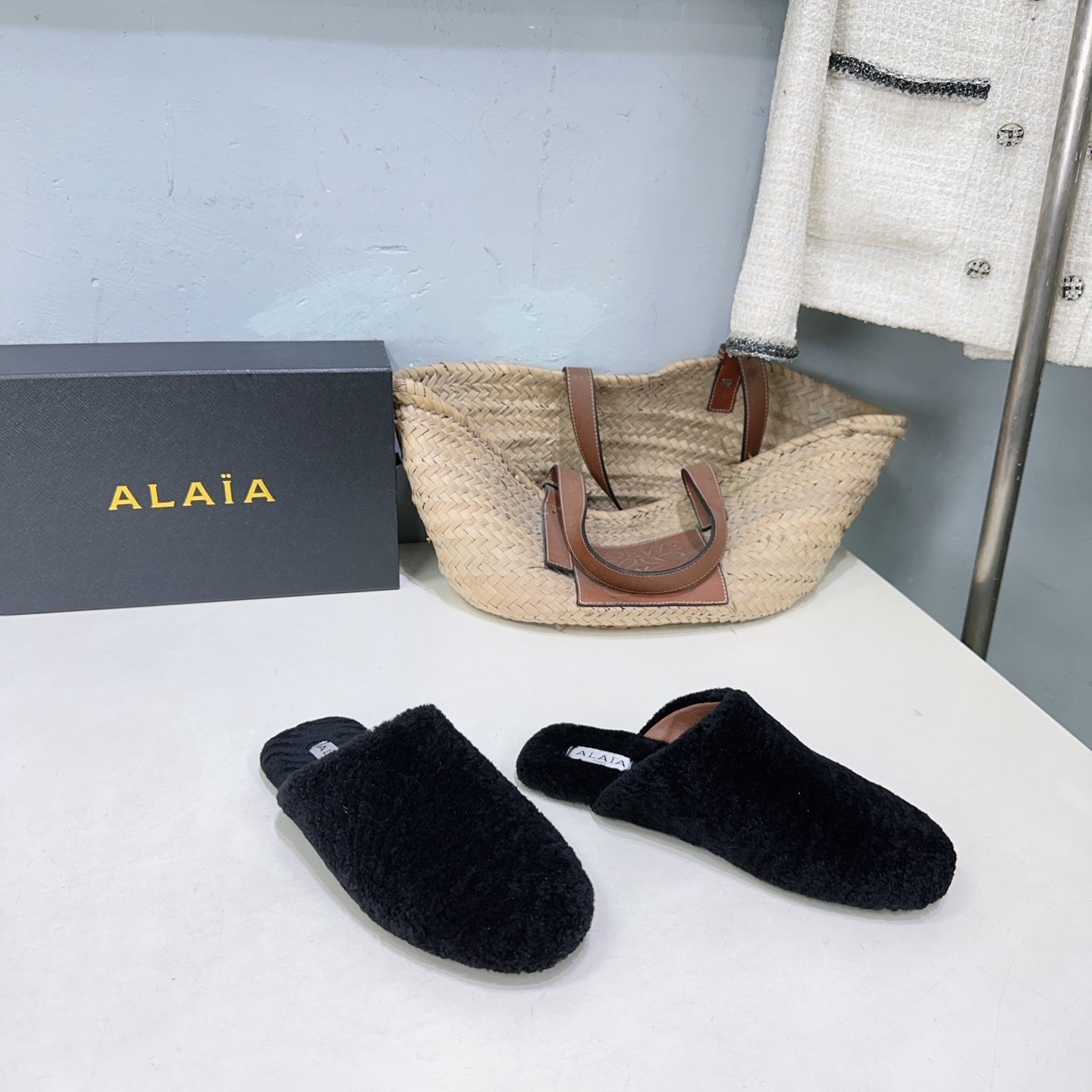 ¡Fábrica de alta calidad! Marca de moda de nicho 🔥ALAIA ALAIA 25 ¡nuevas pantuflas planas peludas y cálidas de lana de…