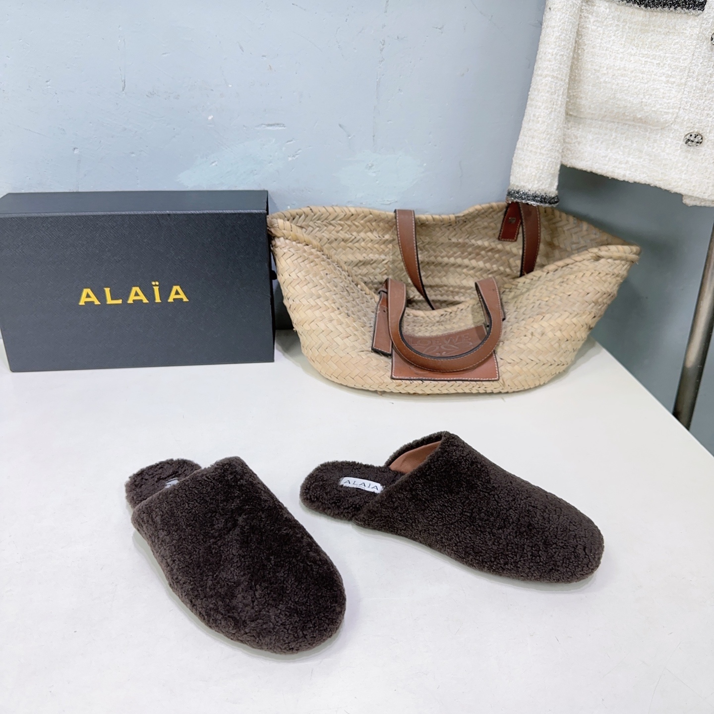 ¡Fábrica de alta calidad! Marca de moda de nicho 🔥ALAIA ALAIA 25 ¡nuevas pantuflas planas peludas y cálidas de lana de…