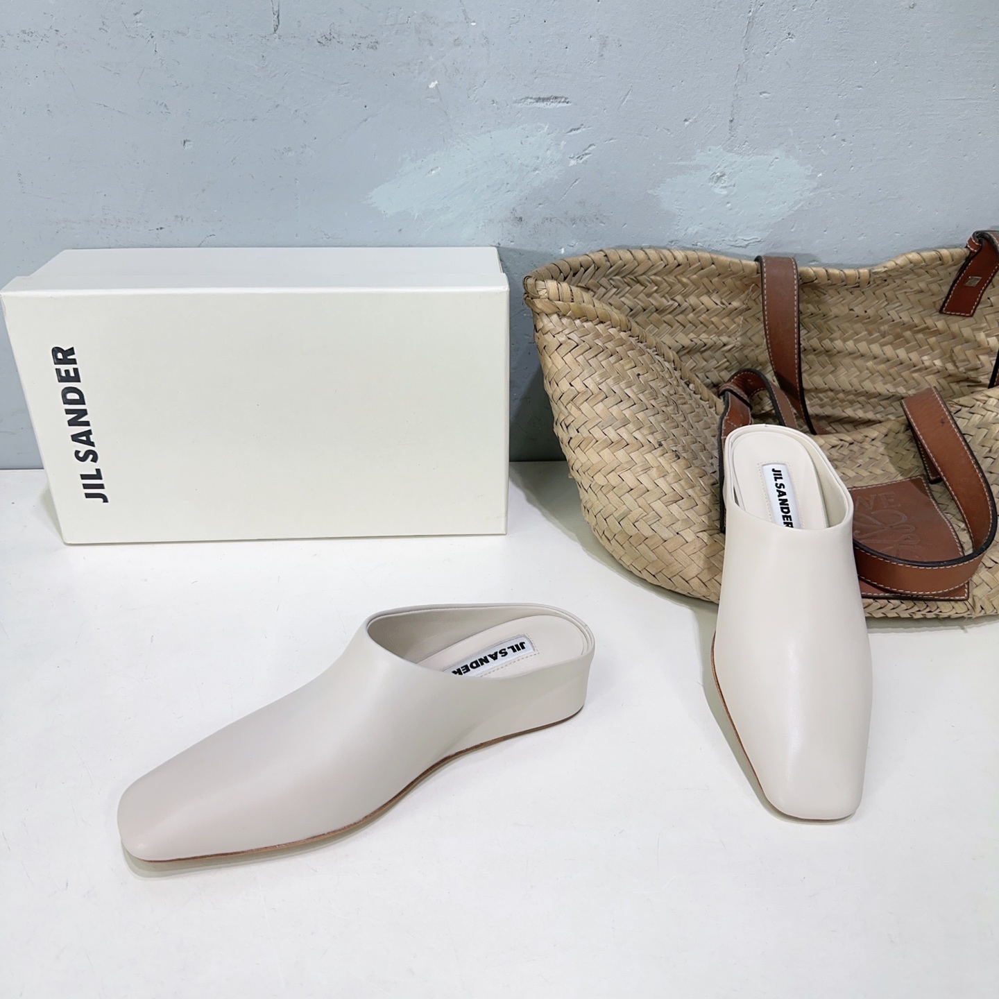 ¡Fábrica de alta calidad! Marca de moda de nicho 🔥JILSANDER 26 primavera y verano nuevo tacón de cuña ultramoderno pun…