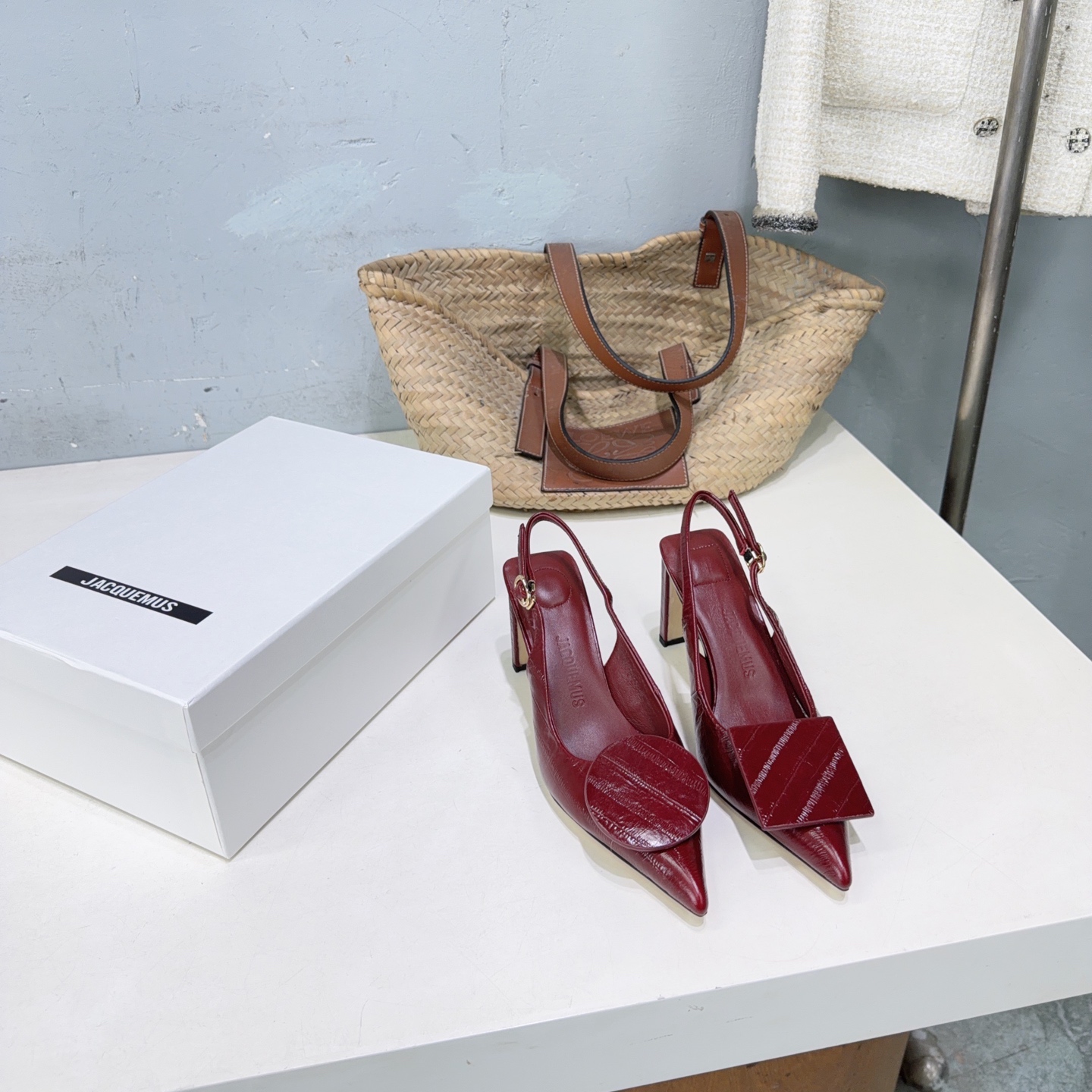¡Fábrica de alta calidad! Marca de moda de nicho 🔥JACQUEMUS26 ¡Nuevas sandalias de tacón alto con hebilla de pato mand…
