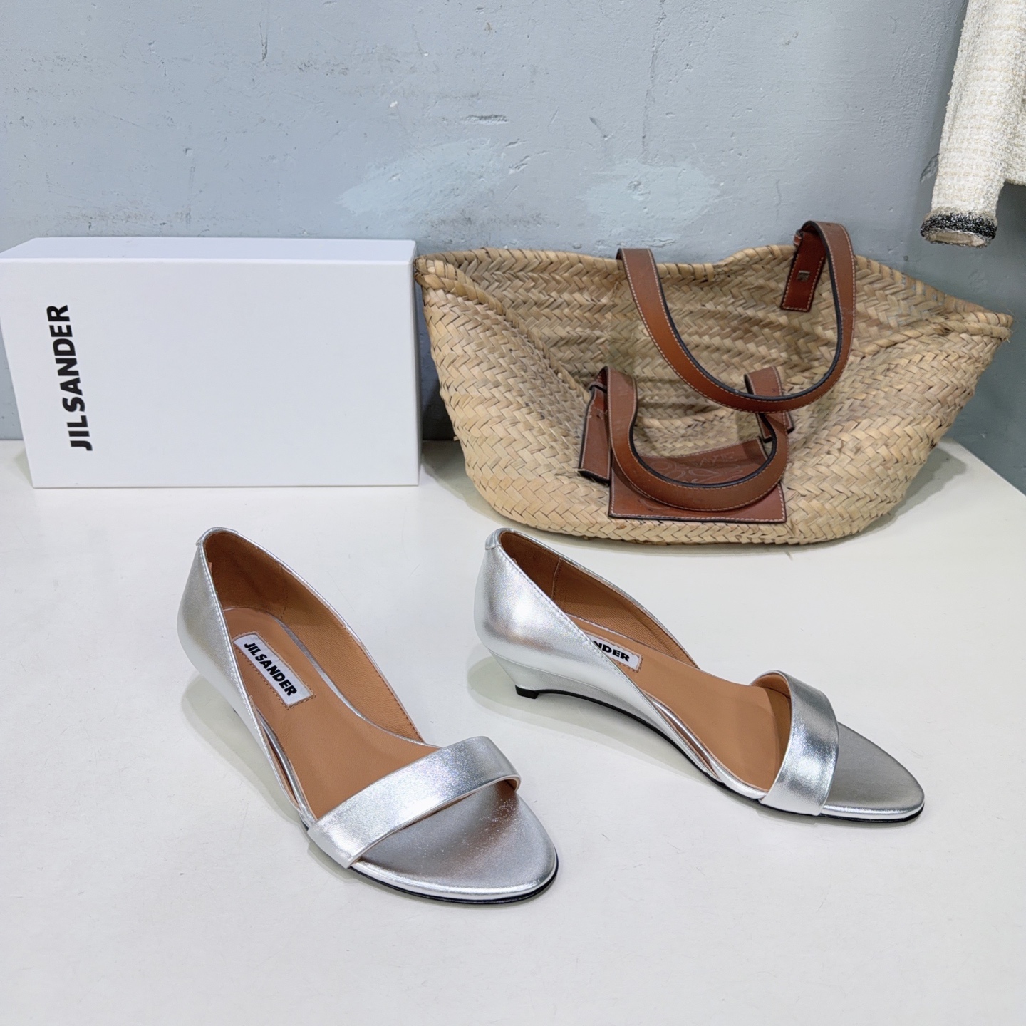 ¡Fábrica de alta calidad! Marca de moda de nicho 🔥JILSander𝐧𝐞𝐰26 ¡sandalias huecas de cuña retro simples de primave…