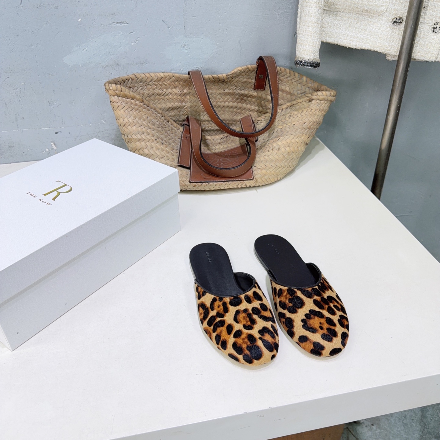 ¡Fábrica de alta calidad! Marca de moda de nicho 🔥 ¡The Row 26 primavera y verano nuevas sandalias Mary Jane con punta…