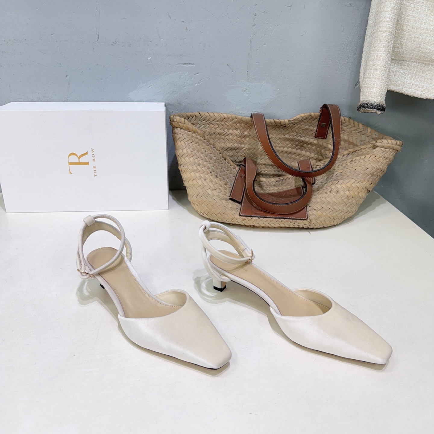 ¡Fábrica de alta calidad! Marca de moda de nicho 🔥 ¡Las nuevas sandalias huecas con punta cuadrada pequeña y tacón de …