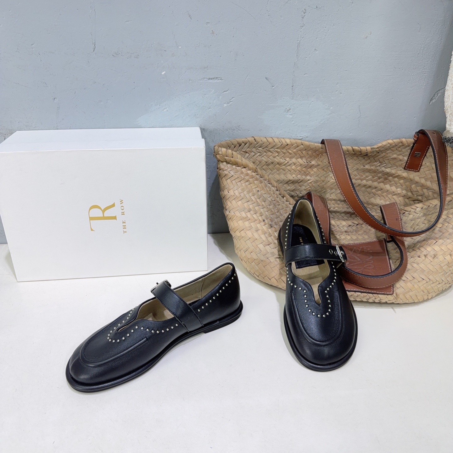 ¡Fábrica de alta calidad! Marca de moda de nicho 🔥 Mocasines, bolsos y zapatos individuales con remaches de estilo ret…