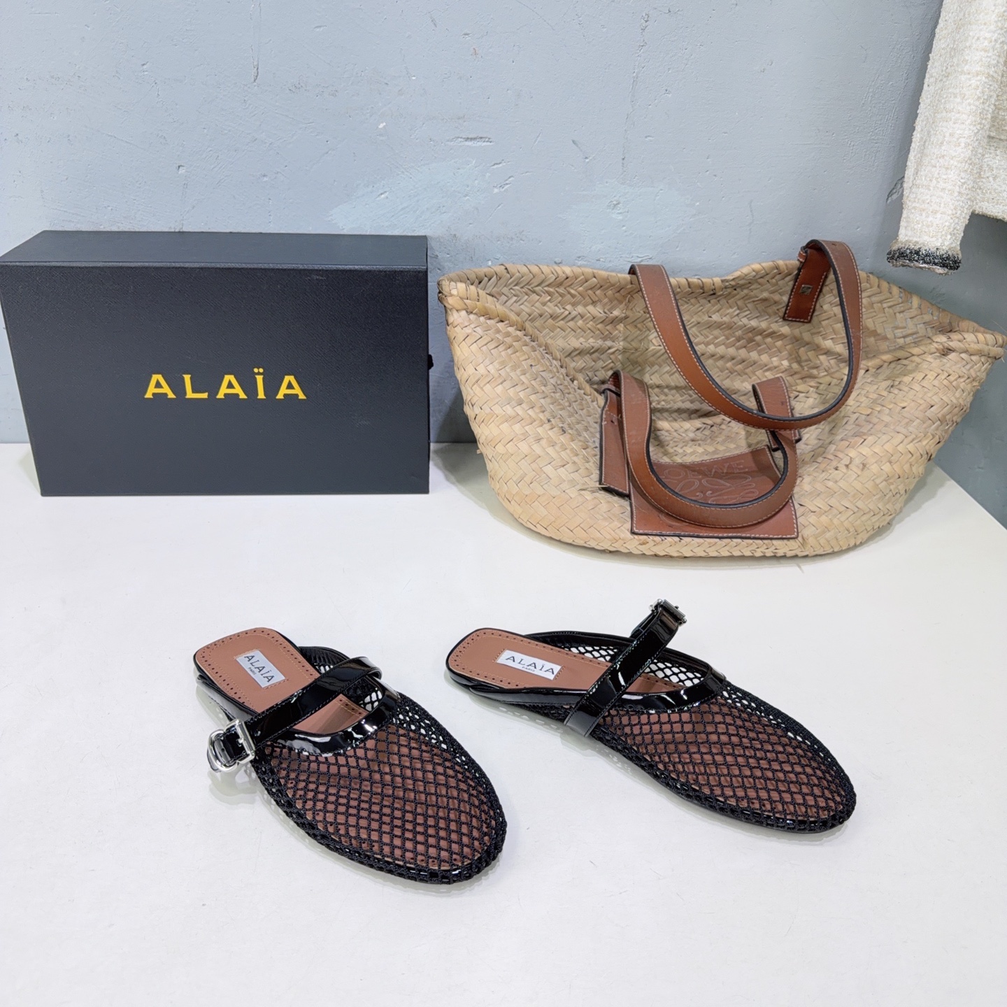 ¡Fábrica de alta calidad! ¡Caja de cuero con hebilla original+! Marca de moda de nicho 🔥Alaia ¡Las medias pantuflas Ma…