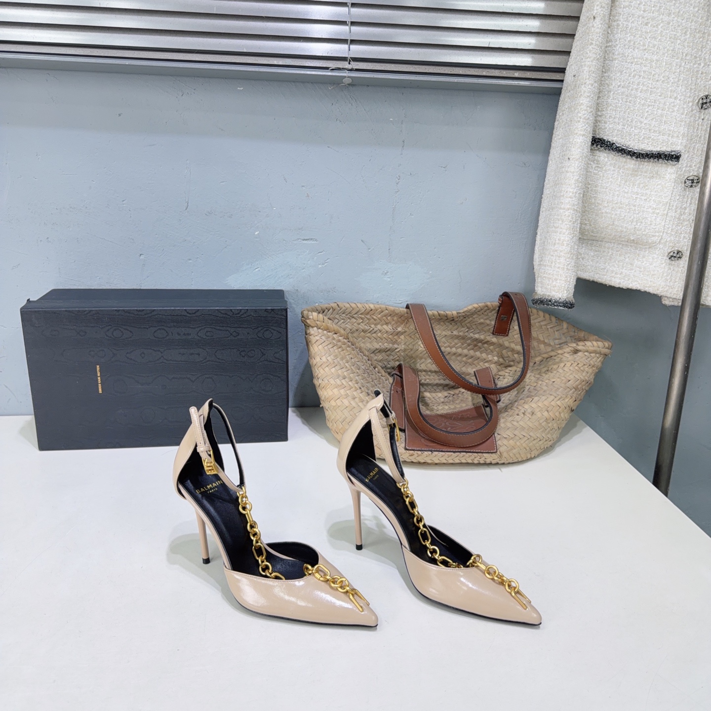 ¡Fábrica de alta calidad! Marca de moda de nicho 🔥BALMAIN Modelo de pasarela Balmain 2026 · ¡Sandalias huecas Mule con…