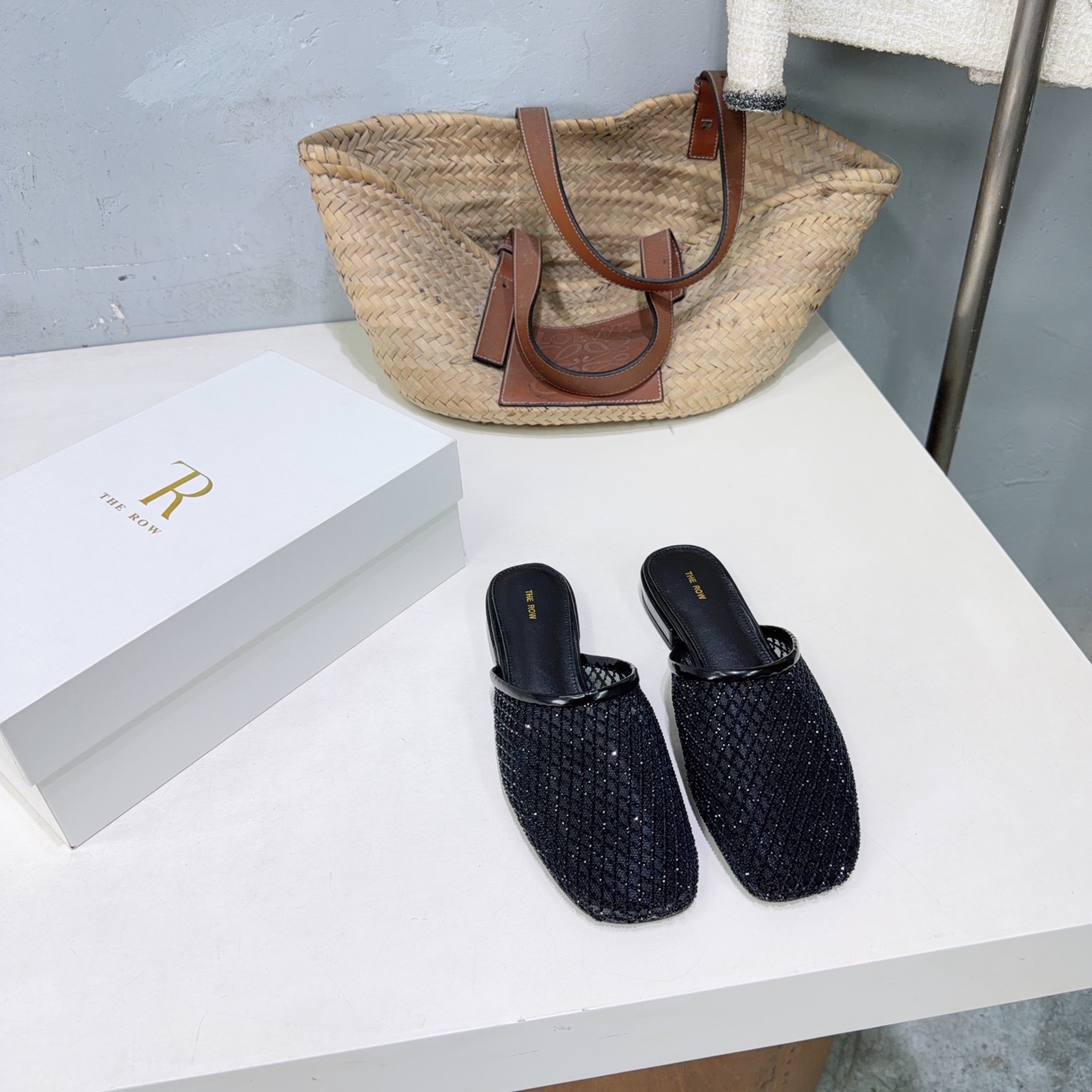 ¡Fábrica de alta calidad! Marca de moda de nicho 🔥¡Las medias pantuflas planas de punta a punta simples con diamantes …
