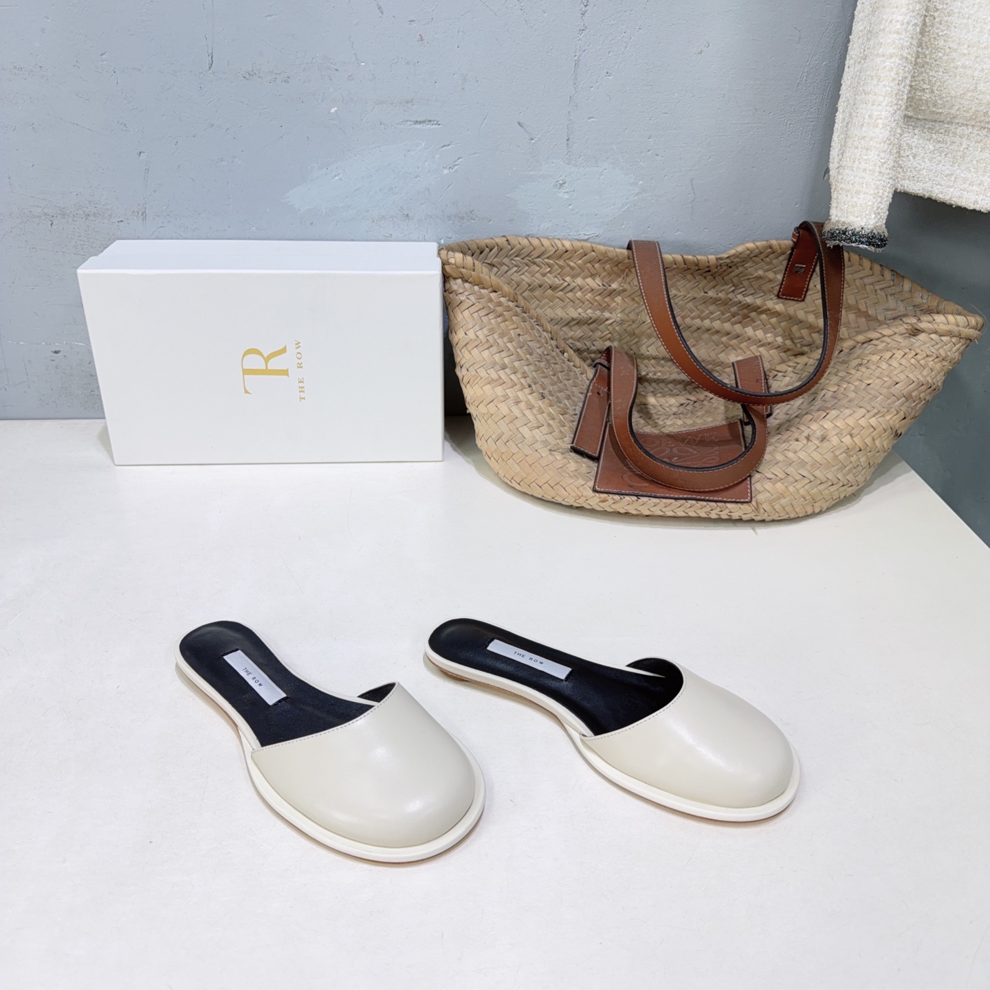 ¡Fábrica de alta calidad! Marca de moda de nicho 🔥 ¡The Row 26 primavera y verano nuevas sandalias Mary Jane con punta…