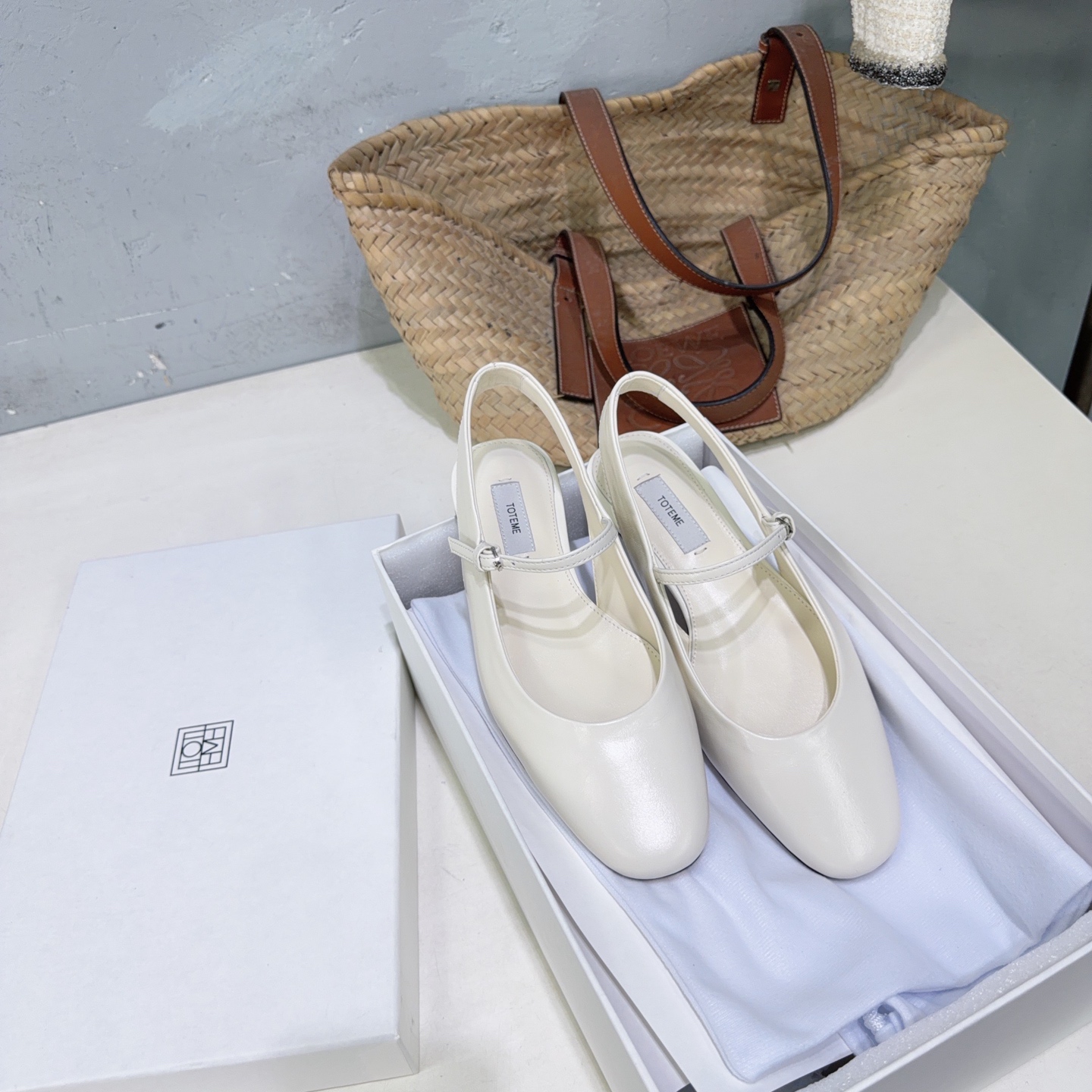 ¡Fábrica de alta calidad! Marca de moda de nicho 🔥toteme 🆕2026 primavera y verano nuevas sandalias planas con punta r…