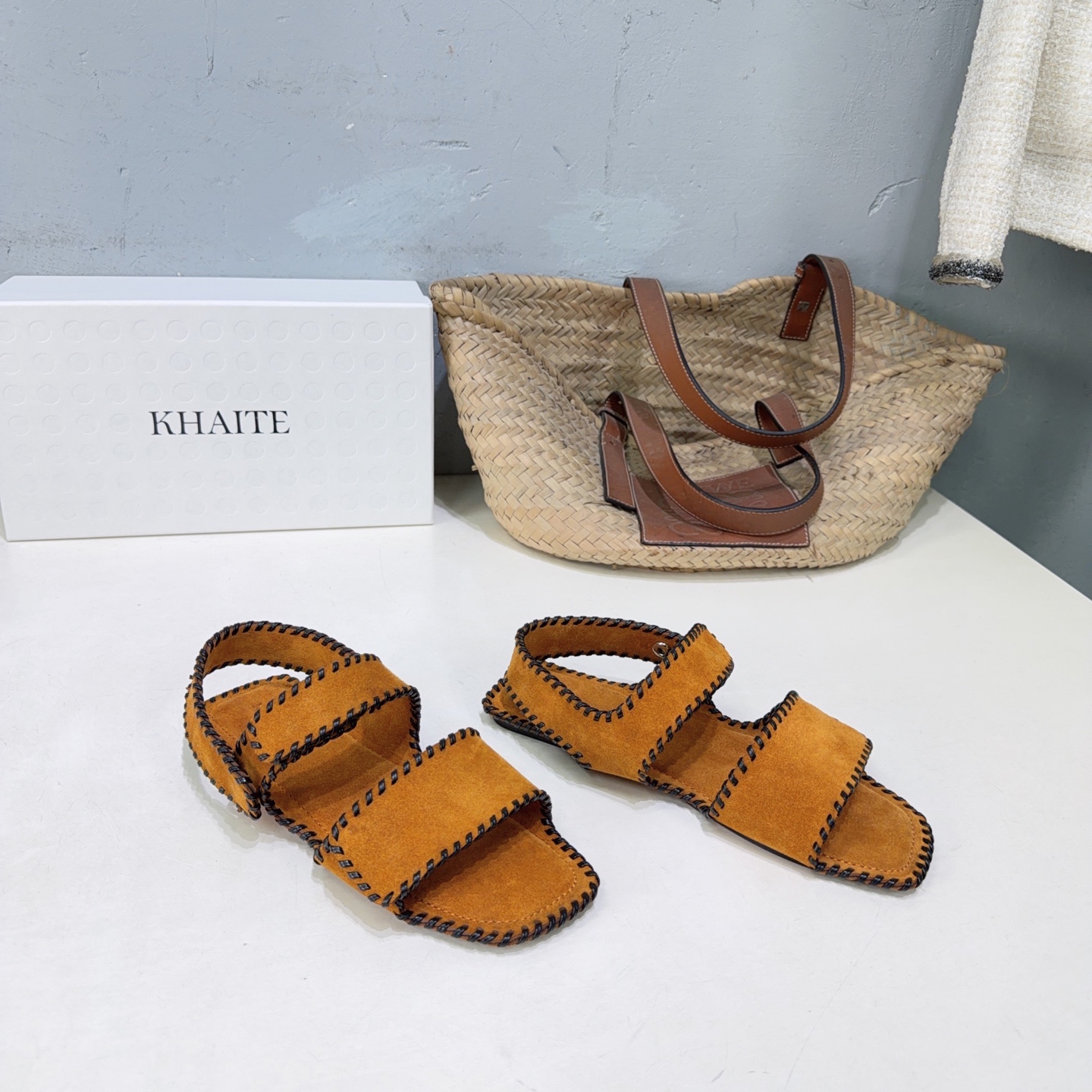 ¡Fábrica de alta calidad! Marca de moda de nicho 🔥 Khaite 𝟐𝟔𝐀𝐖 ¡nuevas sandalias planas tejidas retro simples de p…