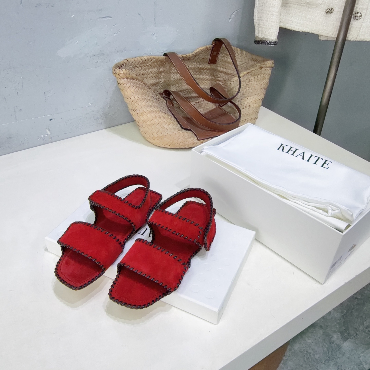 ¡Fábrica de alta calidad! Marca de moda de nicho 🔥 Khaite 𝟐𝟔𝐀𝐖 ¡nuevas sandalias planas tejidas retro simples de p…