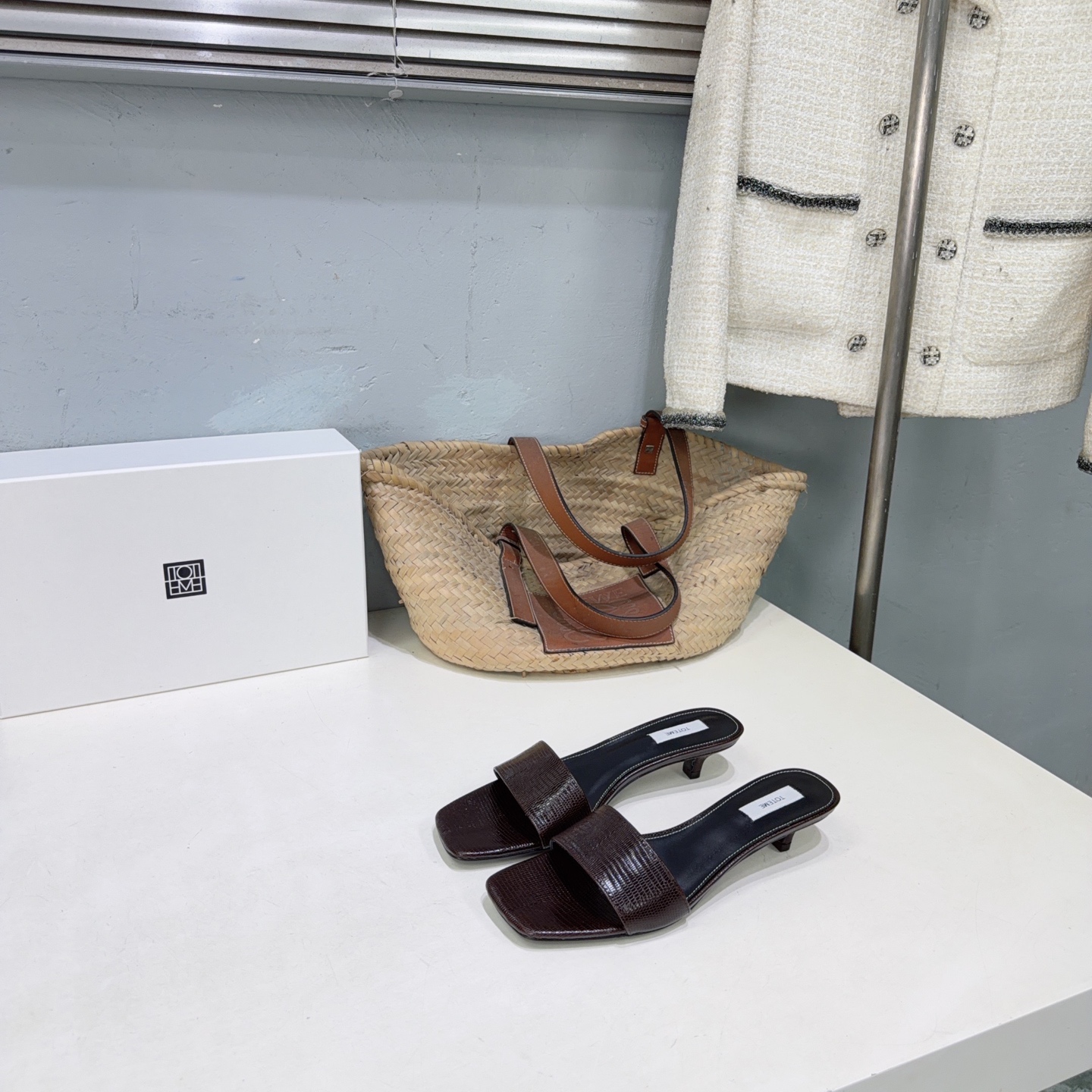 ¡Fábrica de alta calidad! Marca de moda de nicho 🔥TOTEME 26 nuevas pantuflas sencillas con tacón de gato y suela plana…