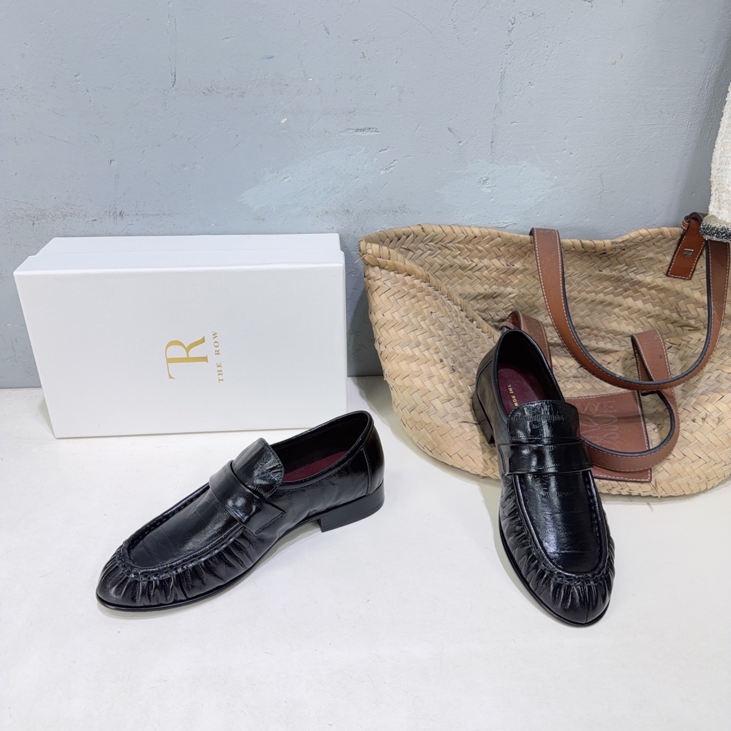 ¡Fábrica de alta calidad! Marca de moda de nicho 🔥 ¡La serie de mocasines modernos retro unisex con patrón de anguila …