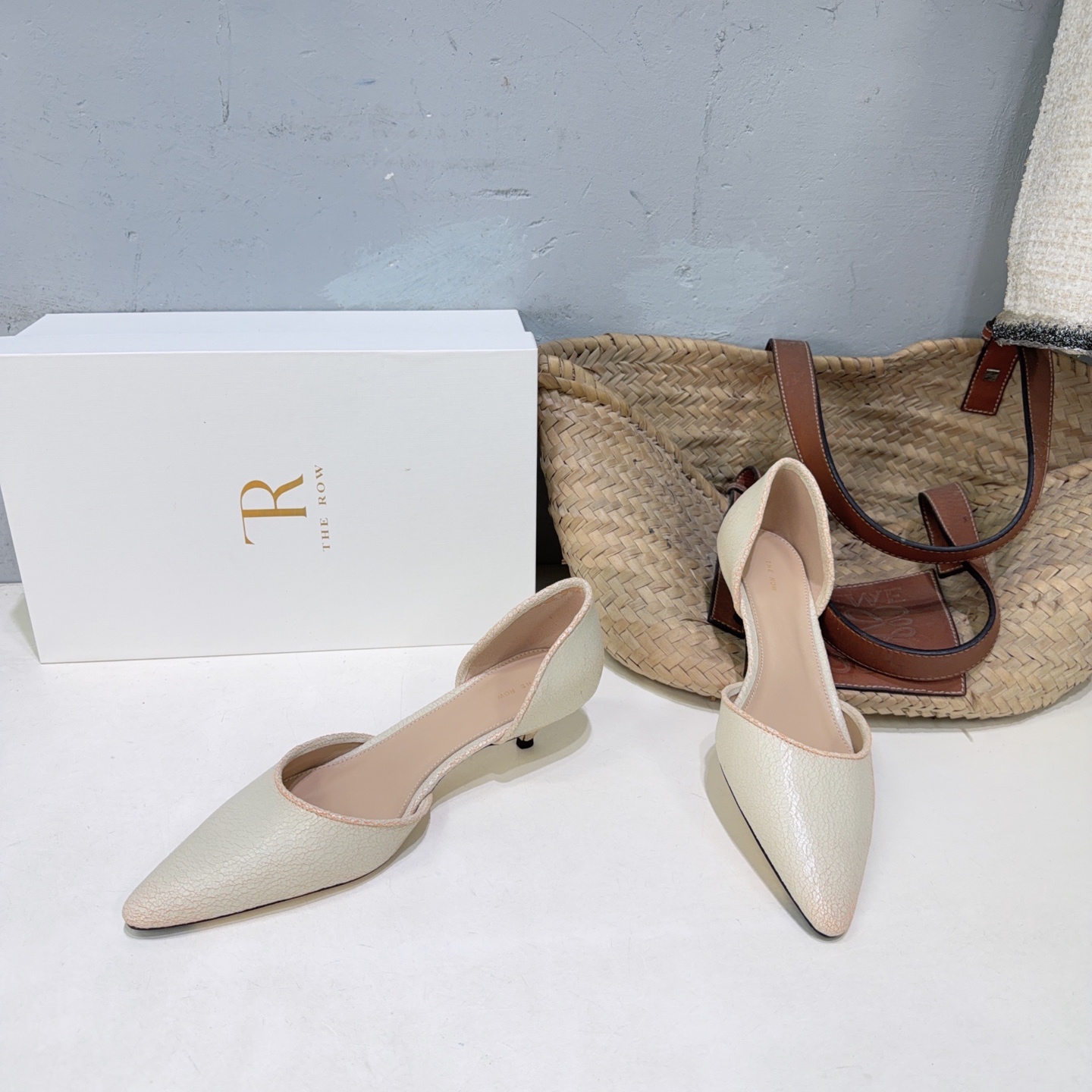 ¡Fábrica de alta calidad! Marca de moda de nicho 🔥 ¡Los zapatos huecos con tacón de gato, puntiagudos, retro, francese…