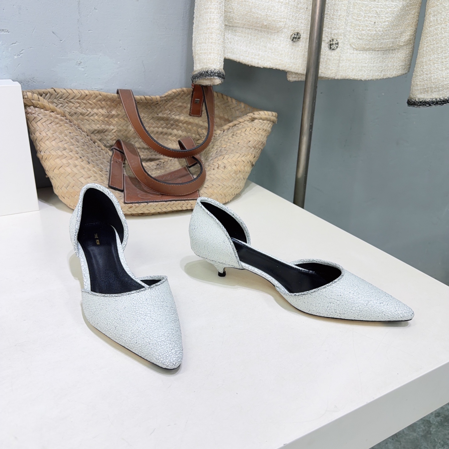 ¡Fábrica de alta calidad! Marca de moda de nicho 🔥 ¡Los zapatos huecos con tacón de gato, puntiagudos, retro, francese…