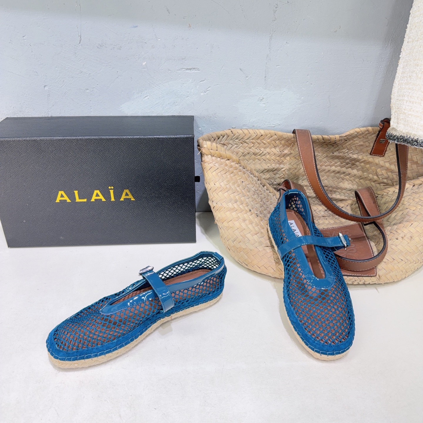 ¡Fábrica de alta calidad! Marca de moda de nicho 🔥 ALAIA 𝟐𝟔𝐀𝐖Nuevos zapatos de pescador clásicos de suela gruesa c…