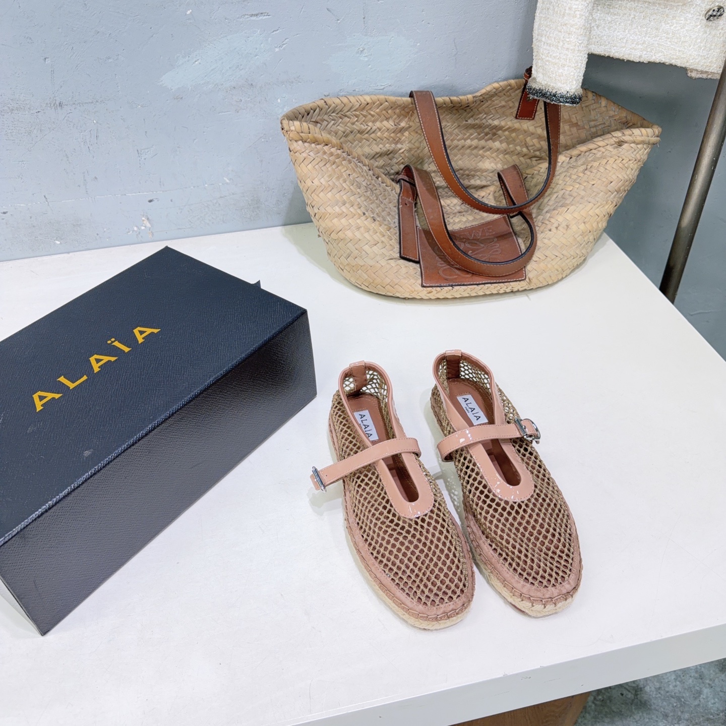¡Fábrica de alta calidad! Marca de moda de nicho 🔥 ALAIA 𝟐𝟔𝐀𝐖Nuevos zapatos de pescador clásicos de suela gruesa c…