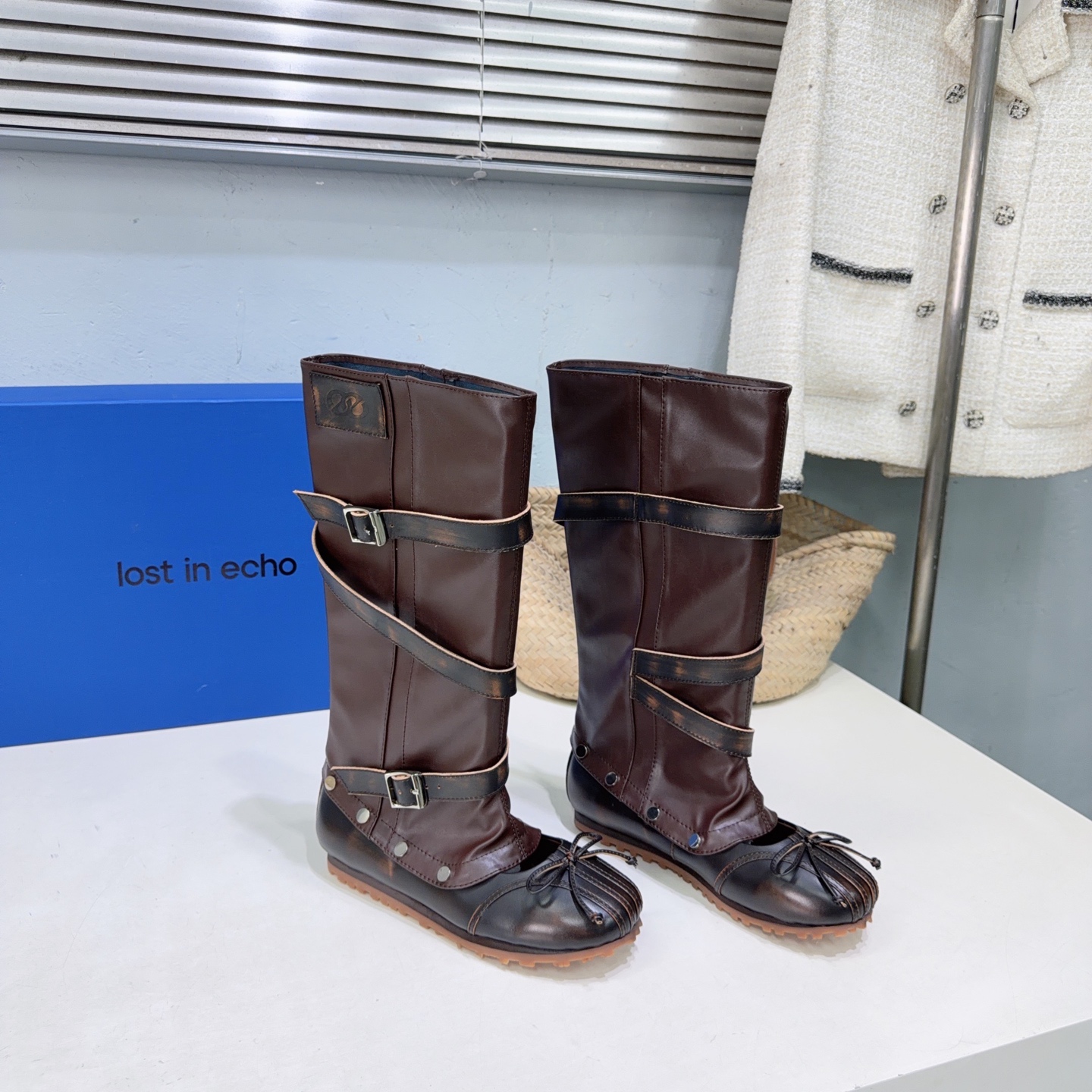 ¡Fábrica de alta calidad! Marca de moda de nicho 🔥 Lost in echo 𝟐𝟔 ¡Nuevas botas medias con punta redonda y tubo anc…